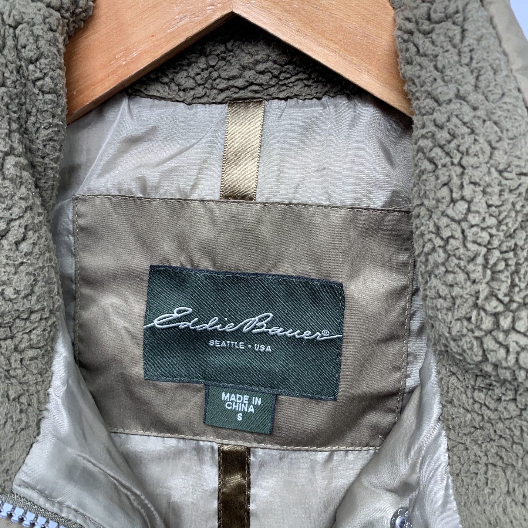 Eddie Bauer Eddie Bauer Puffer Vest Womens Small Brown Olive Goose Down 550 Premium Jacket Vest Size S / US 4 / IT 40 - 3 Thumbnail