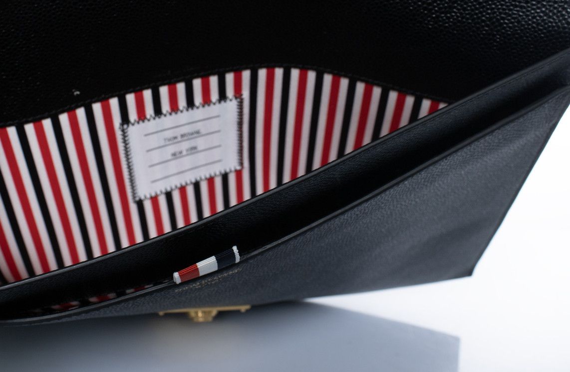 Thom Browne Thom Browne, pebbled leather clutch with wallet Size ONE SIZE - 7 Thumbnail
