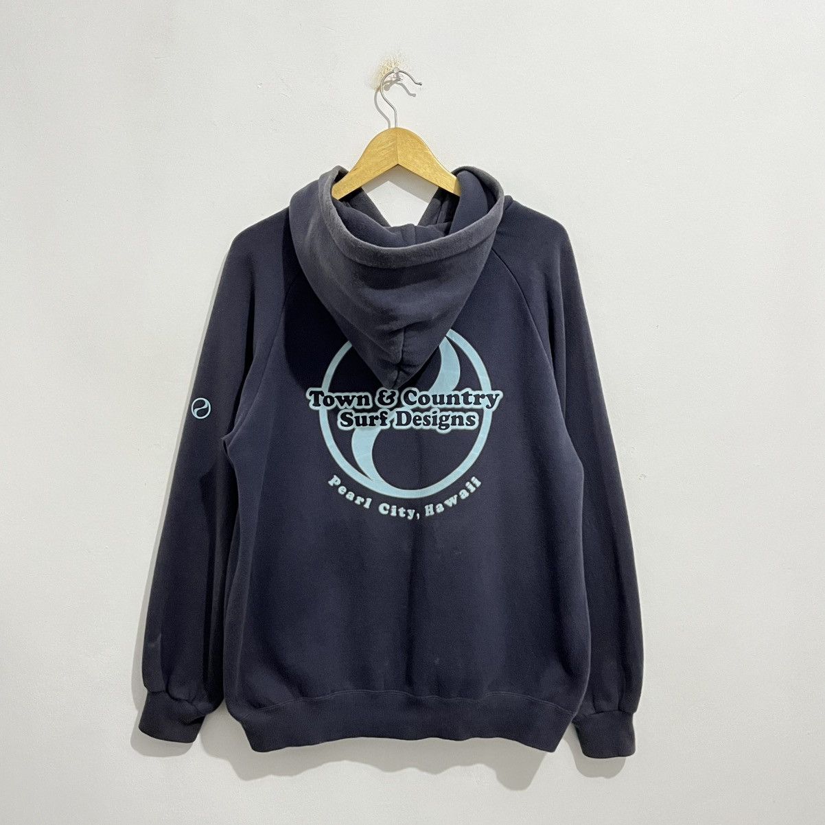 Japanese Brand Vintage Sun Faded Town And Country T&C Surf Design Size US M / EU 48-50 / 2 - 4 Thumbnail