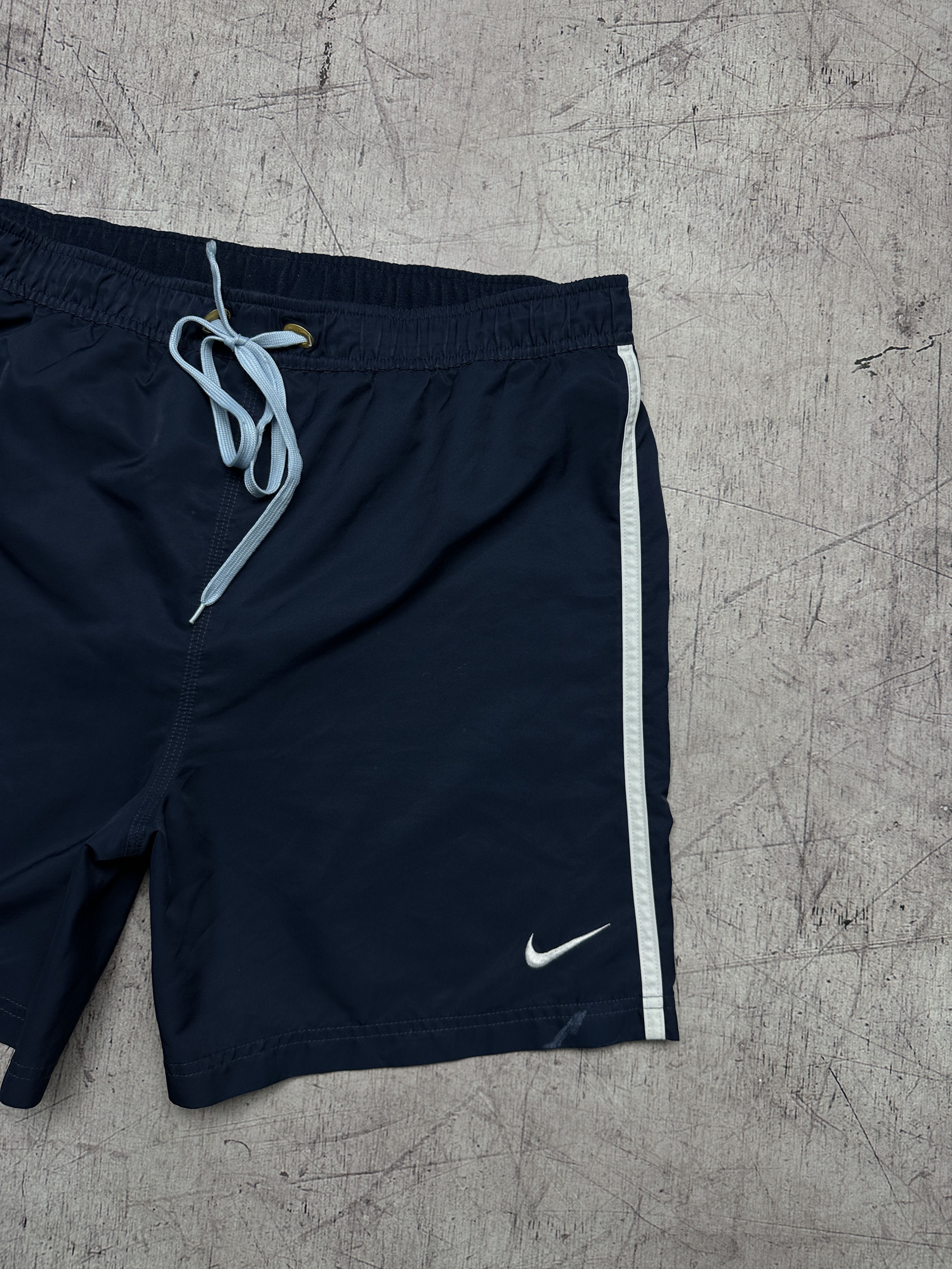 Nike Nike Vintage Mens Nylon Shorts Size US 34 / EU 50 - 4 Thumbnail