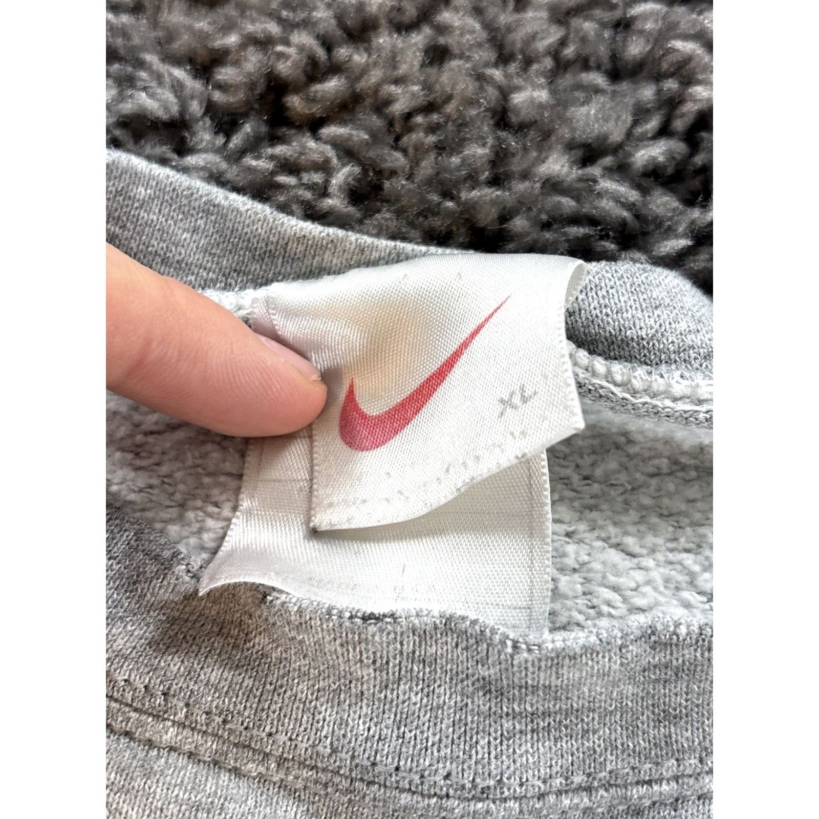 Nike VINTAGE Nike Sweatshirt Mens XL Gray Distressed 90s Fleece Graphic Print Athletic Pullover Heavyweight Size US XL / EU 56 / 4 - 4 Thumbnail