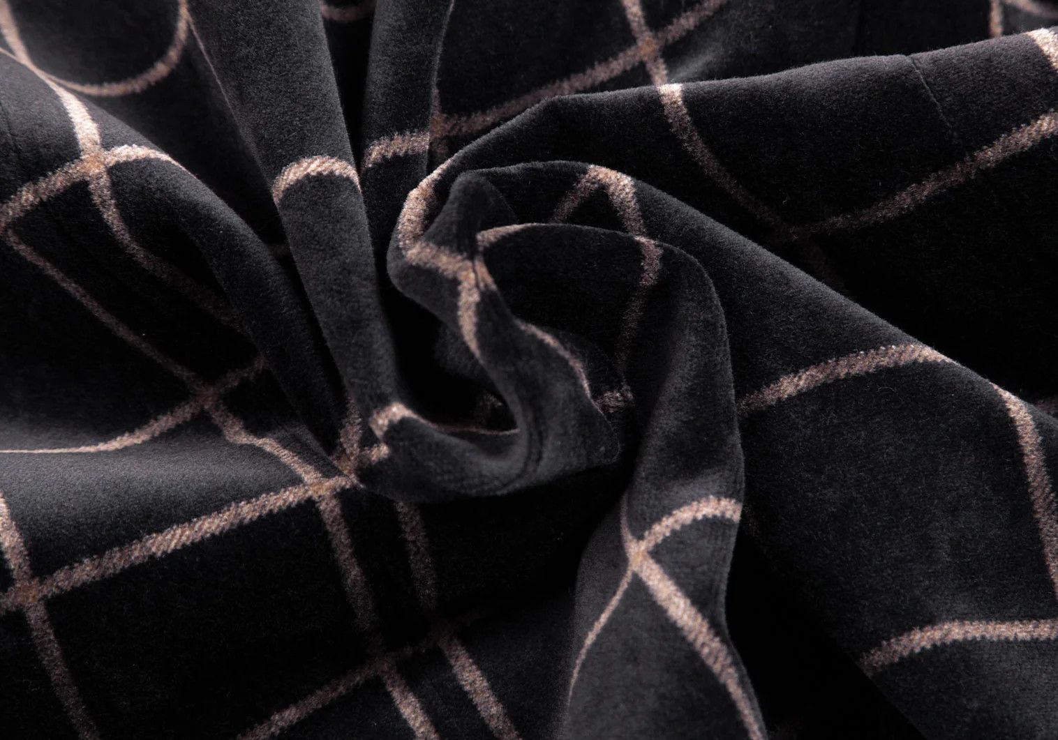 Armani Collezioni Velvet Peak Lapel Jacket in Black Size 60 Size US XXS / EU 40 - 13 Thumbnail