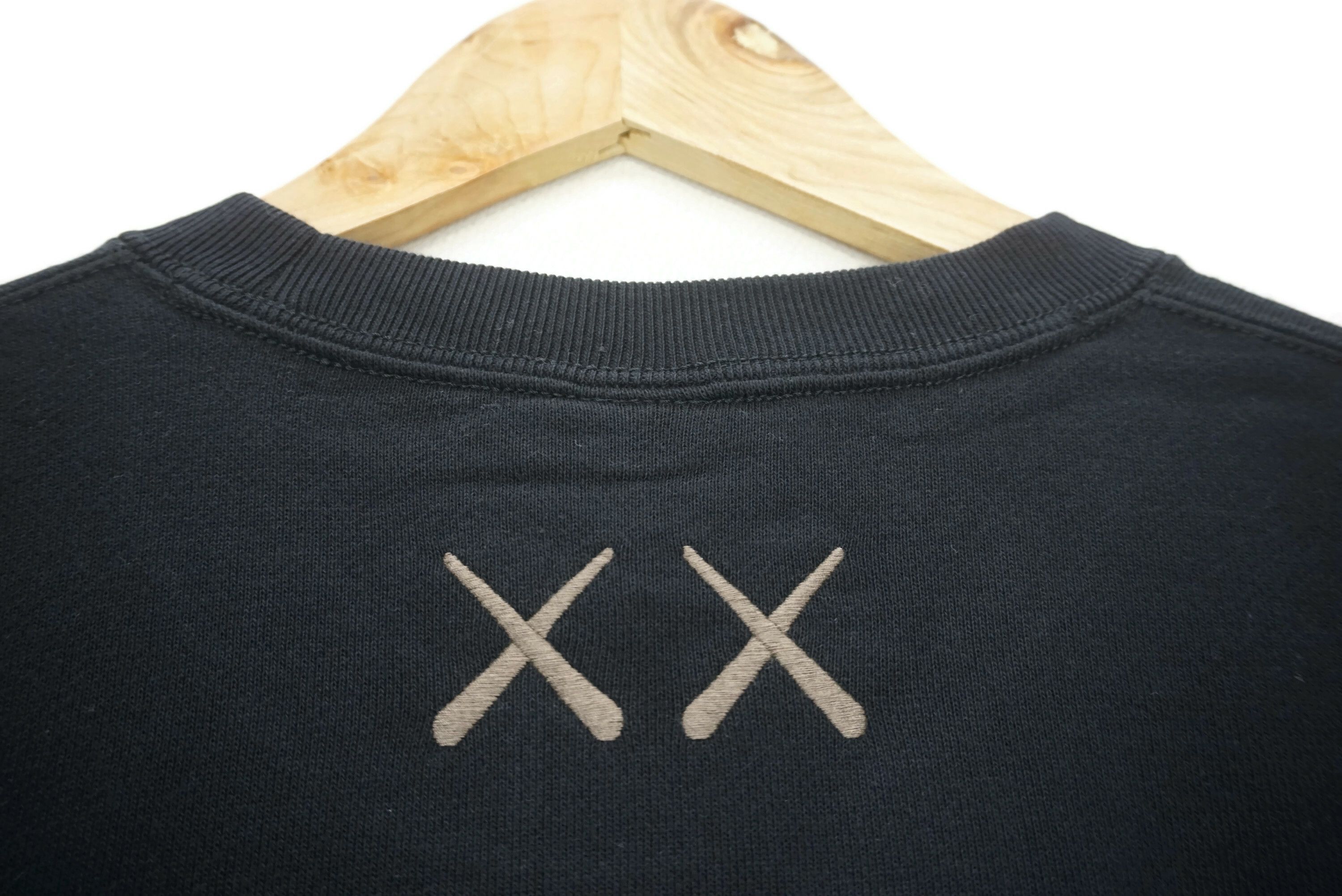 Kaws × Uniqlo Family Portrait Graphic Uniqlo x KAWS 2023 UT Sweatshirt Size US XL / EU 56 / 4 - 3 Thumbnail