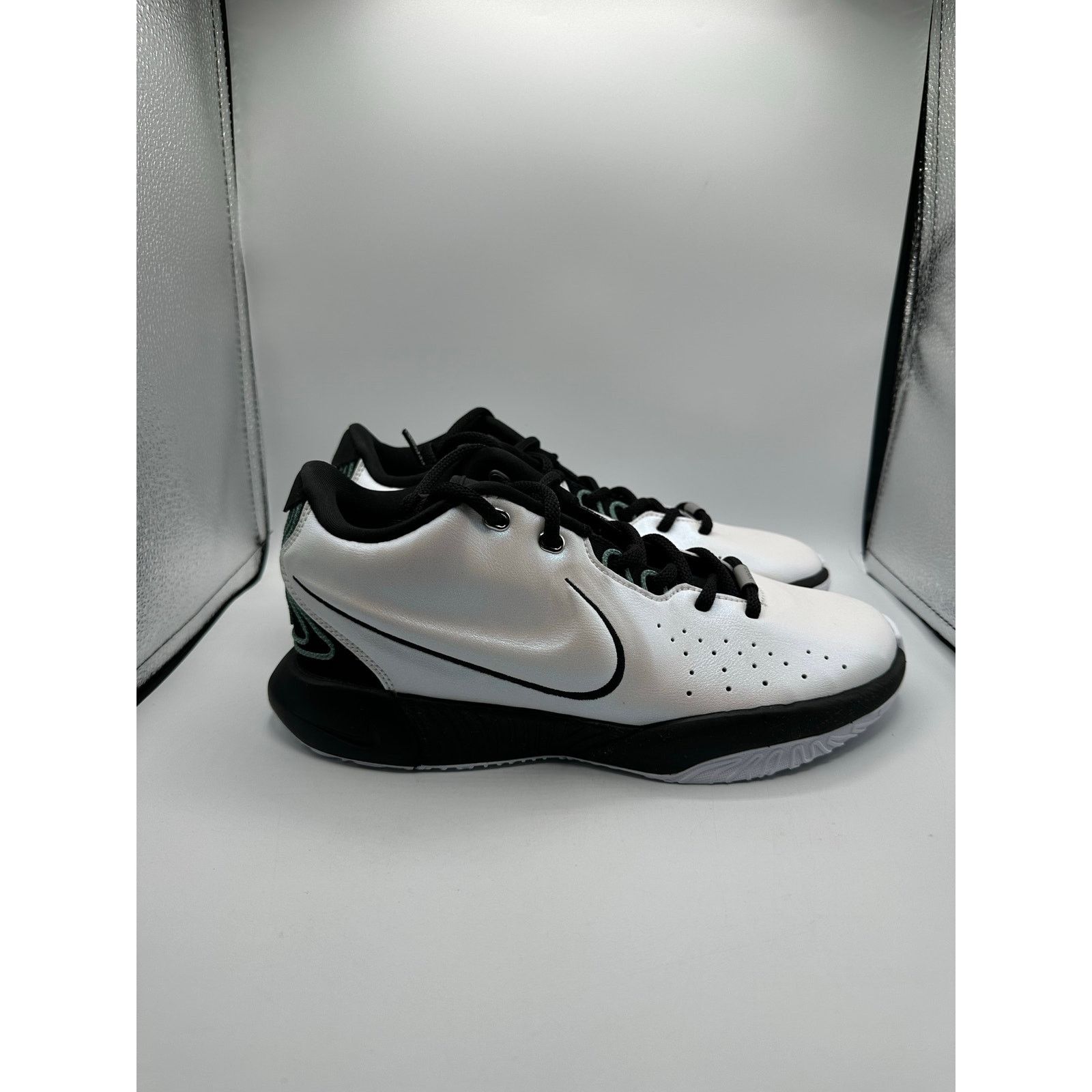 Nike Nike LeBron 21 GS “Conchiolin” size 6.5y/ 8 women’s Size US 6.5 / IT 36.5 - 3 Thumbnail