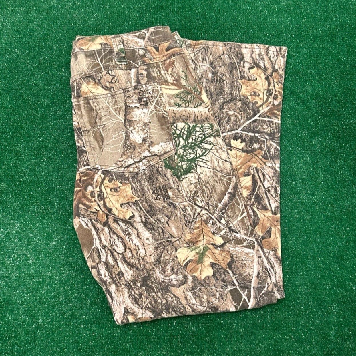 Realtree VINTAGE Realtree Real Tree Camo Hunter Baggy Jeans VTG Mens Size 36 34 Inseam Grunge Skater Hip Hop Y2K Wide-Leg Camouflage Jeans Mens Size US 36 / EU 52 - 5 Thumbnail