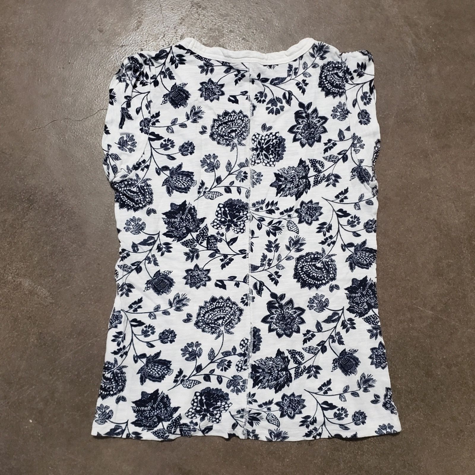 Banana Republic White Navy Floral | BANANA REPUBLIC | Malibu Tee Sleeve Size S / US 4 / IT 40 - 2 Thumbnail