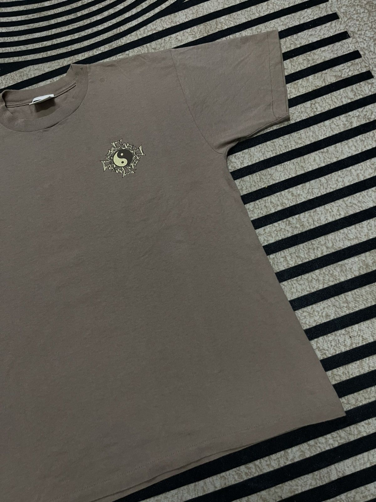 Vintage 90s T&C SURF DESIGN HAWAII TSHIRT RARE DESIGN DARK BROWN Size US L / EU 52-54 / 3 - 4 Thumbnail