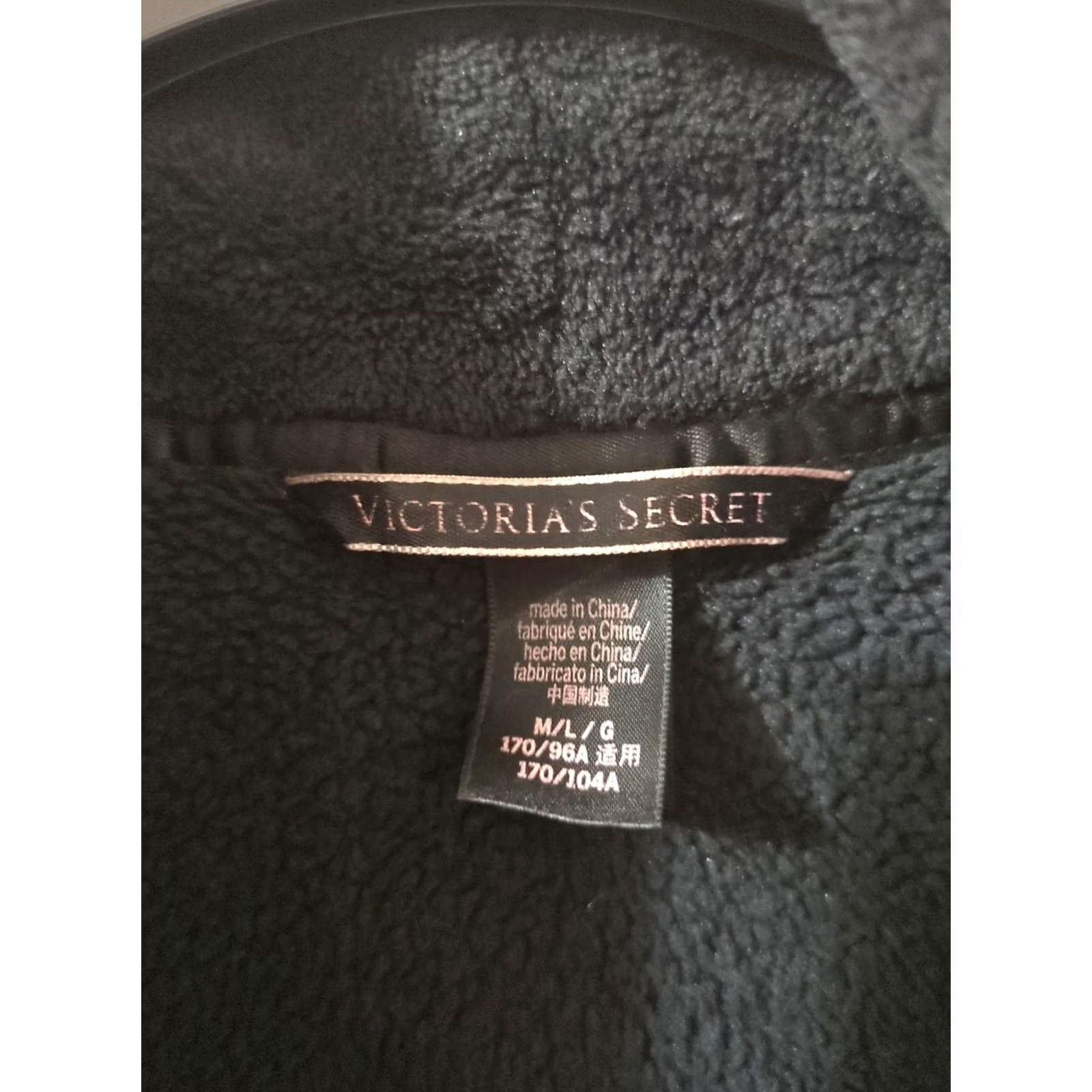 Victoria's Secret Victoria's Secret Robe Black Plush Short Cozy Kimono Bath Logo M/L Belted, Long Sleeve, Fleece, Embroidered, Regular, Women Size 32" / US 10 / IT 46 - 3 Thumbnail
