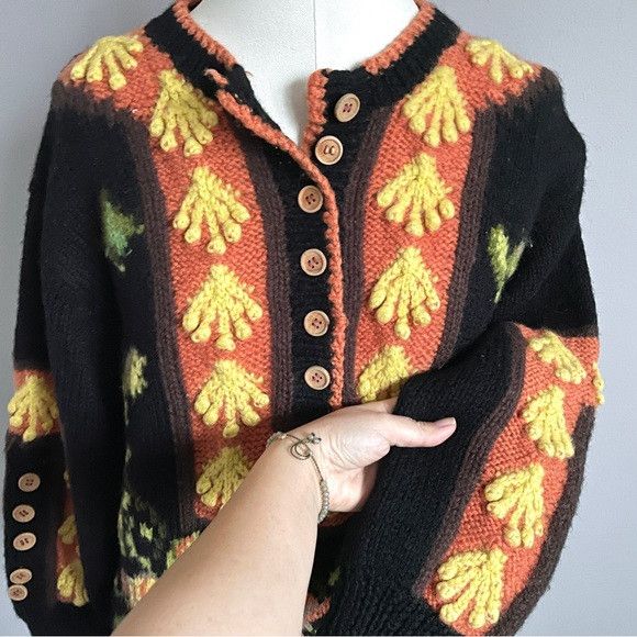 Vintage Vintage Handmade 3D Flowers Half Button Sweater - S / M Size S / US 4 / IT 40 - 3 Thumbnail