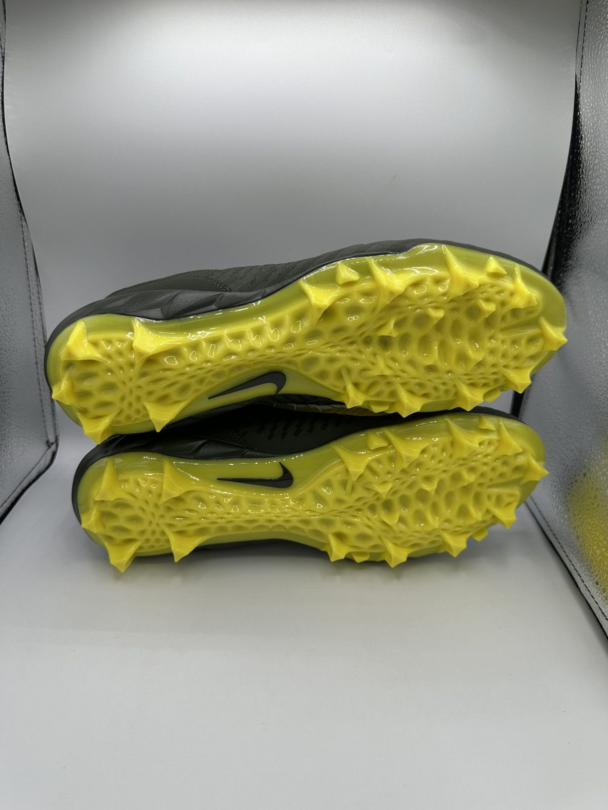 Nike NIKE ALPHA MENACE PRO 2 LOW WD P OREGON DUCKS Size US 11 / EU 44 - 5 Thumbnail
