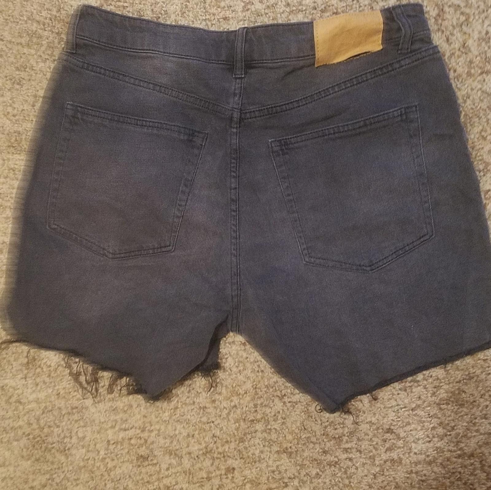 H&M H&M Black Denim Shorts Size 14 Size 36" / US 14 / IT 50 - 2 Thumbnail