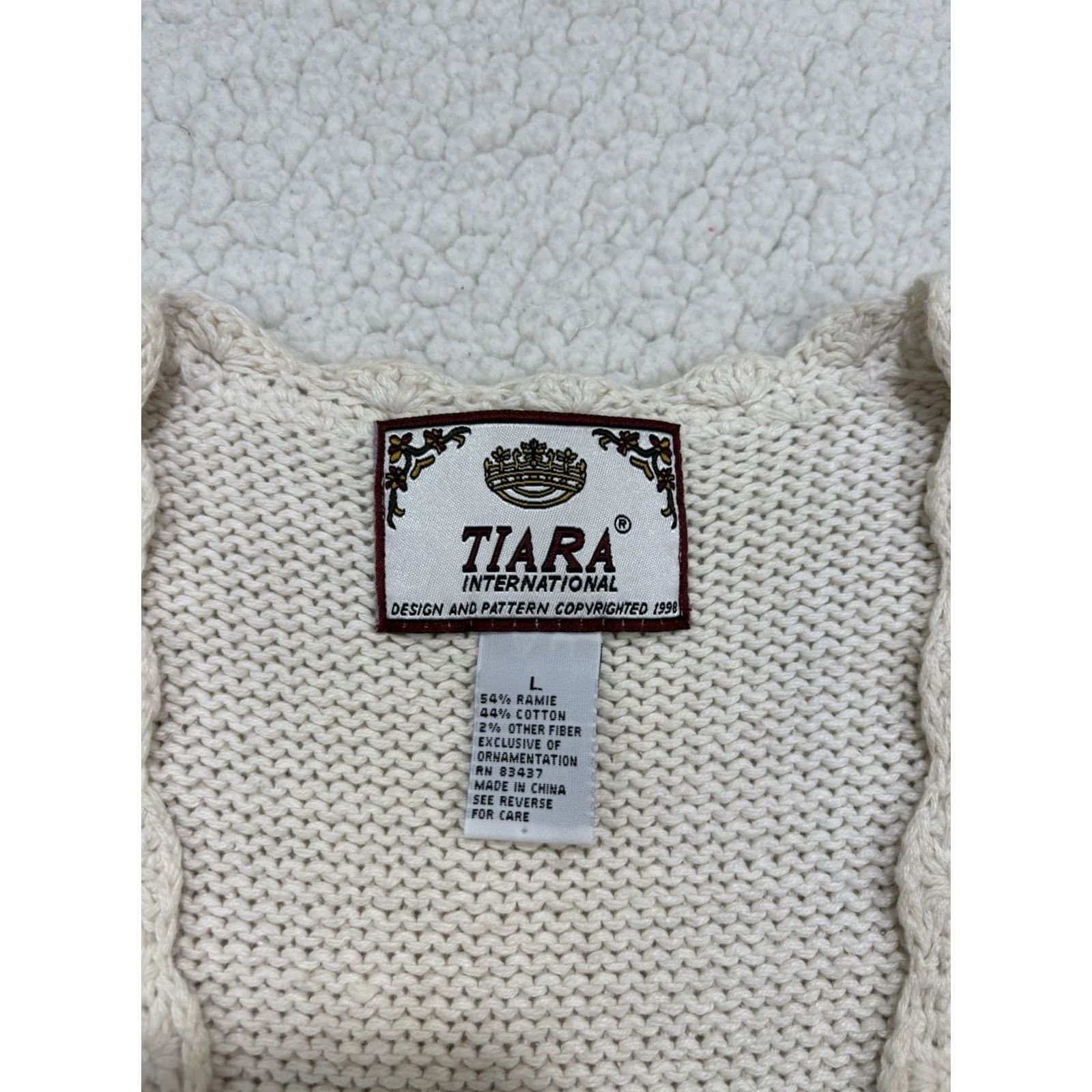 Vintage VINTAGE Tiara International Cardigan Sweater Vest Christmas Tree Wreath Ornament Women L Size L / US 10 / IT 46 - 2 Thumbnail