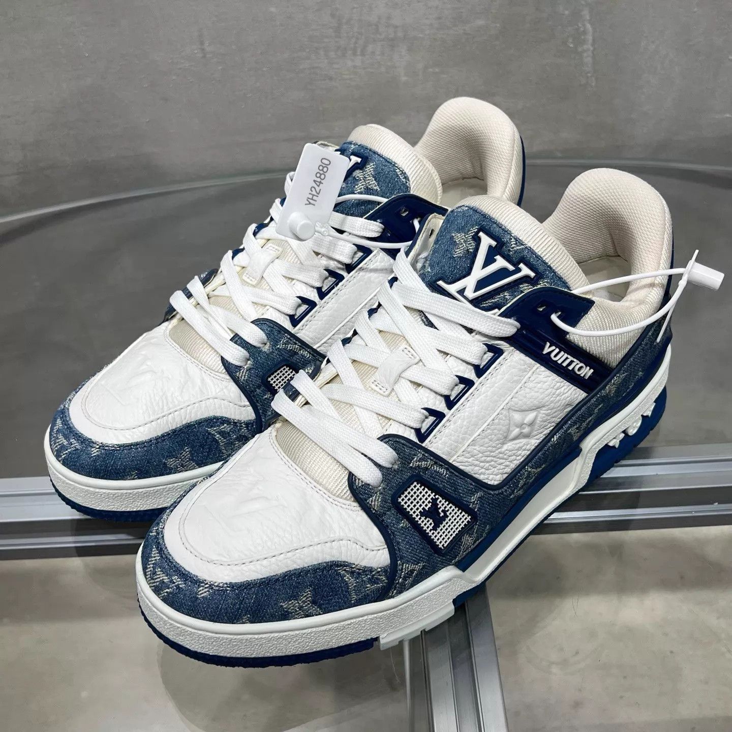 Louis Vuitton LV Trainer white blue denim UK6 40 Size US 7 / EU 40 - 2 Thumbnail