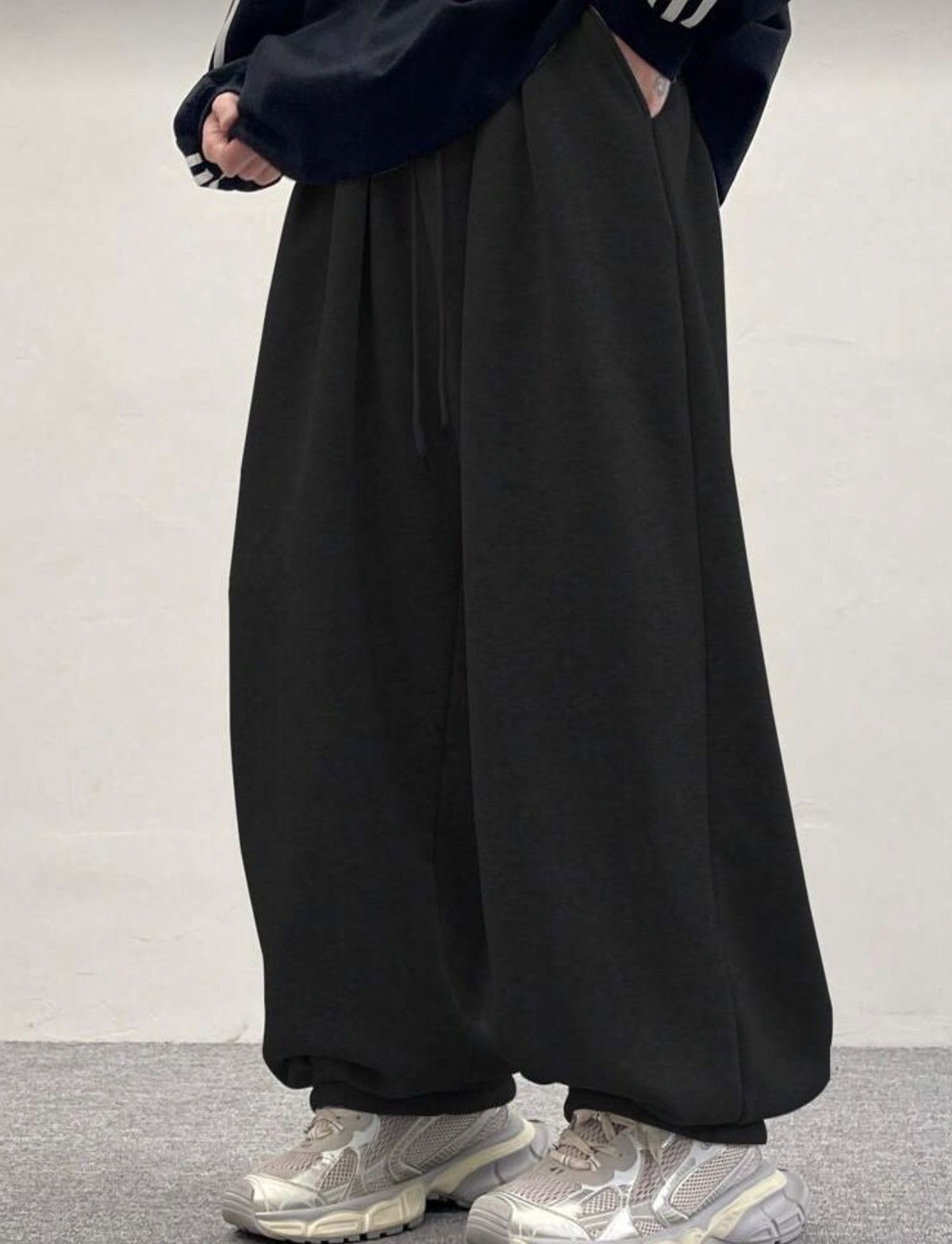 Japanese Brand Wide-Leg Baggy Sweatpants Size US 34 / EU 50 - 4 Thumbnail