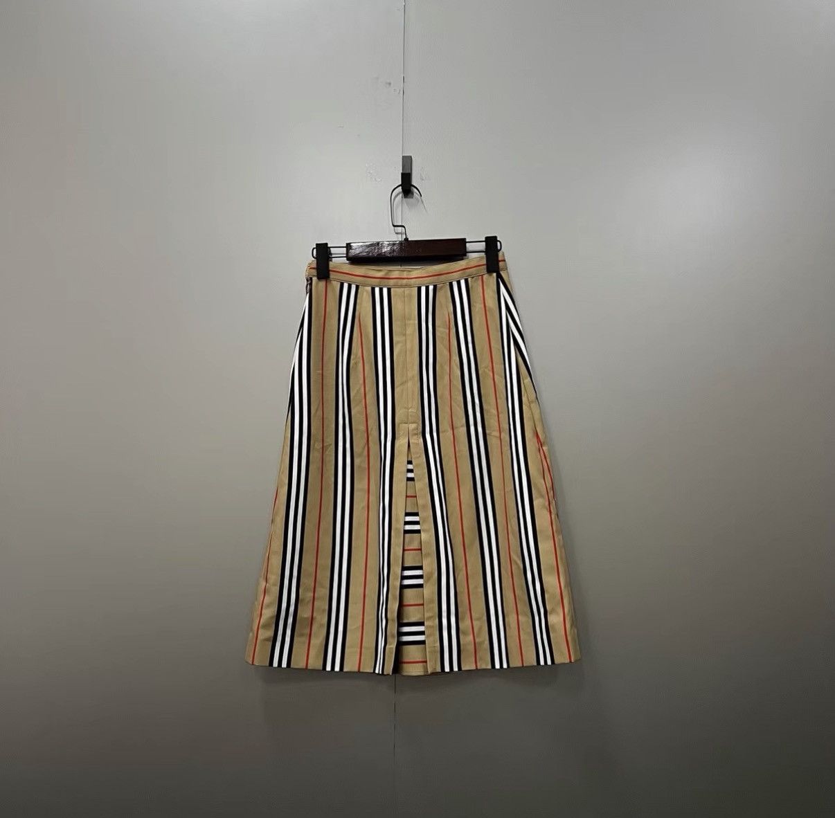 Burberry Burberry Classic Striped A-line Skirt J41 Size 26" / US 2 / IT 38 - 2 Thumbnail