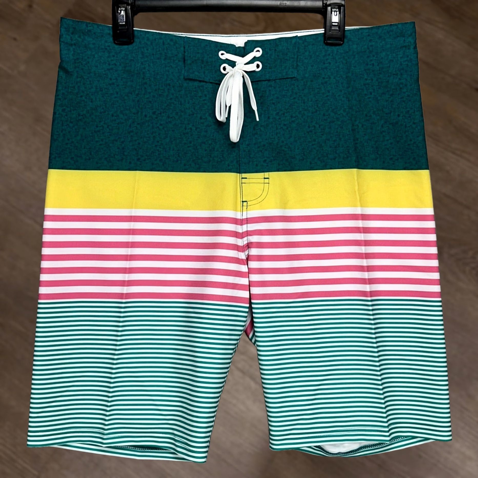 Old Navy Old Navy Mens Swim Trunks 34 Multicolor Colorblock Swimwear Stretch Board Shorts NEW Adult Medium Size US 31 - 1 Thumbnail