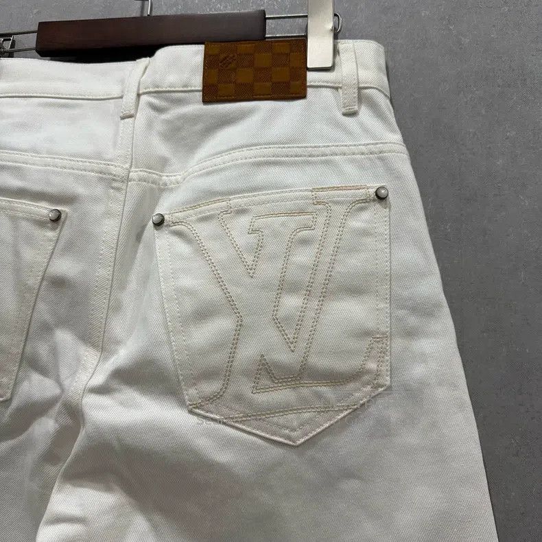 Louis Vuitton Louis Vuitton Leather Embossed Pearl Jeans Size US 28 / EU 44 - 4 Thumbnail