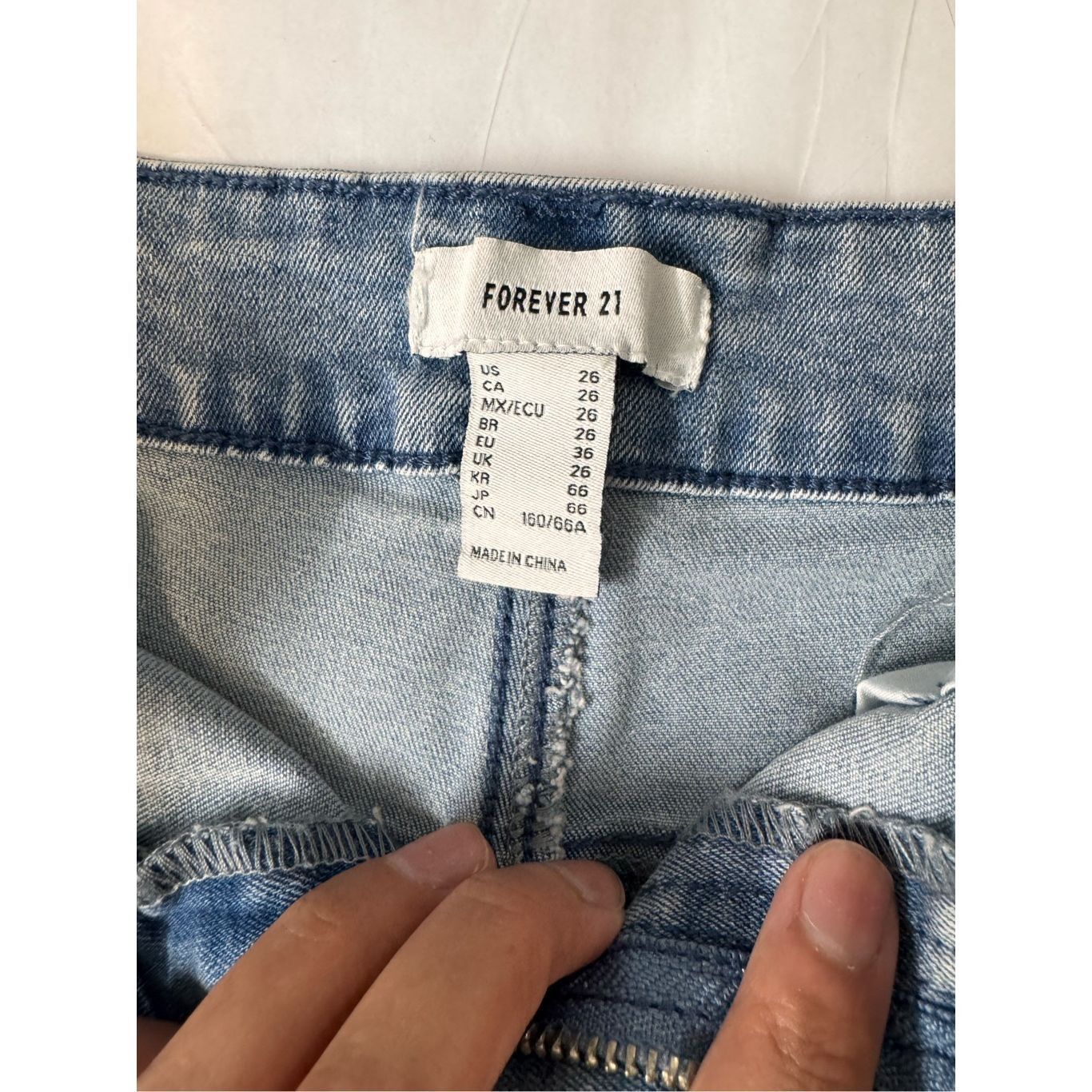 Forever 21 Forever 21 Rhinestone Fringe High-Rise Denim Shorts Size 26 Size 26" / US 2 / IT 38 - 5 Thumbnail