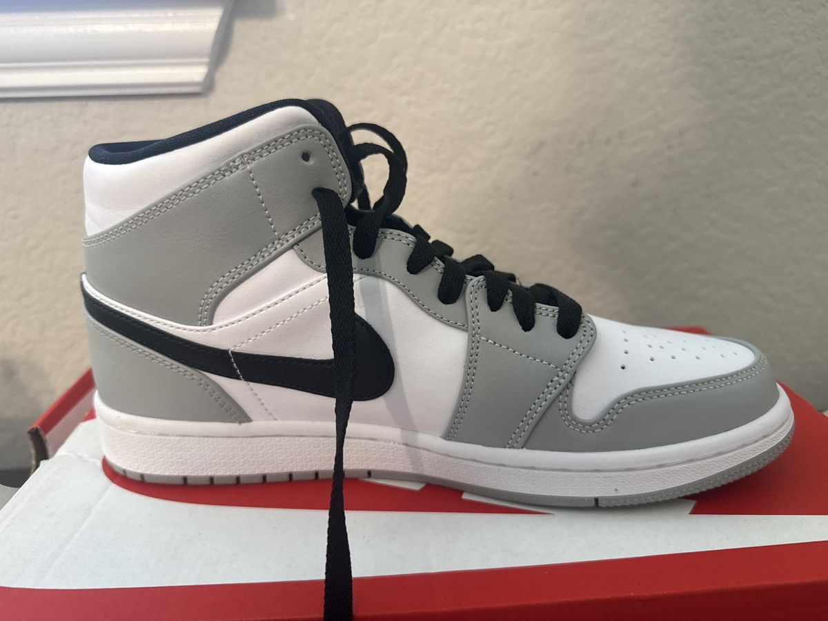 Nike Air jordan 1 smoke grey mid rise Size US 7.5 / EU 40-41 - 3 Thumbnail