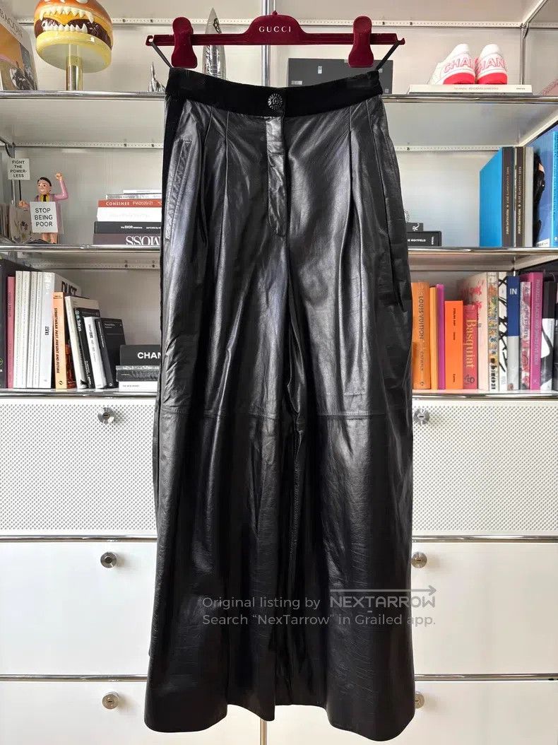 Chanel Chanel Black skirt pants with waist stitching velvet mater Size 24" / US 00 / IT 34 - 1 Thumbnail