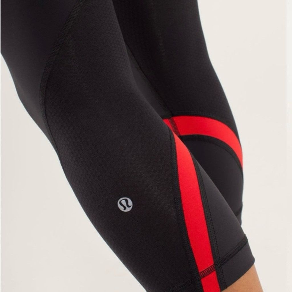 Lululemon Lululemon Run: Inspire Crop II Deep Coal and Love Red Size 28" / US 6 / IT 42 - 6 Thumbnail