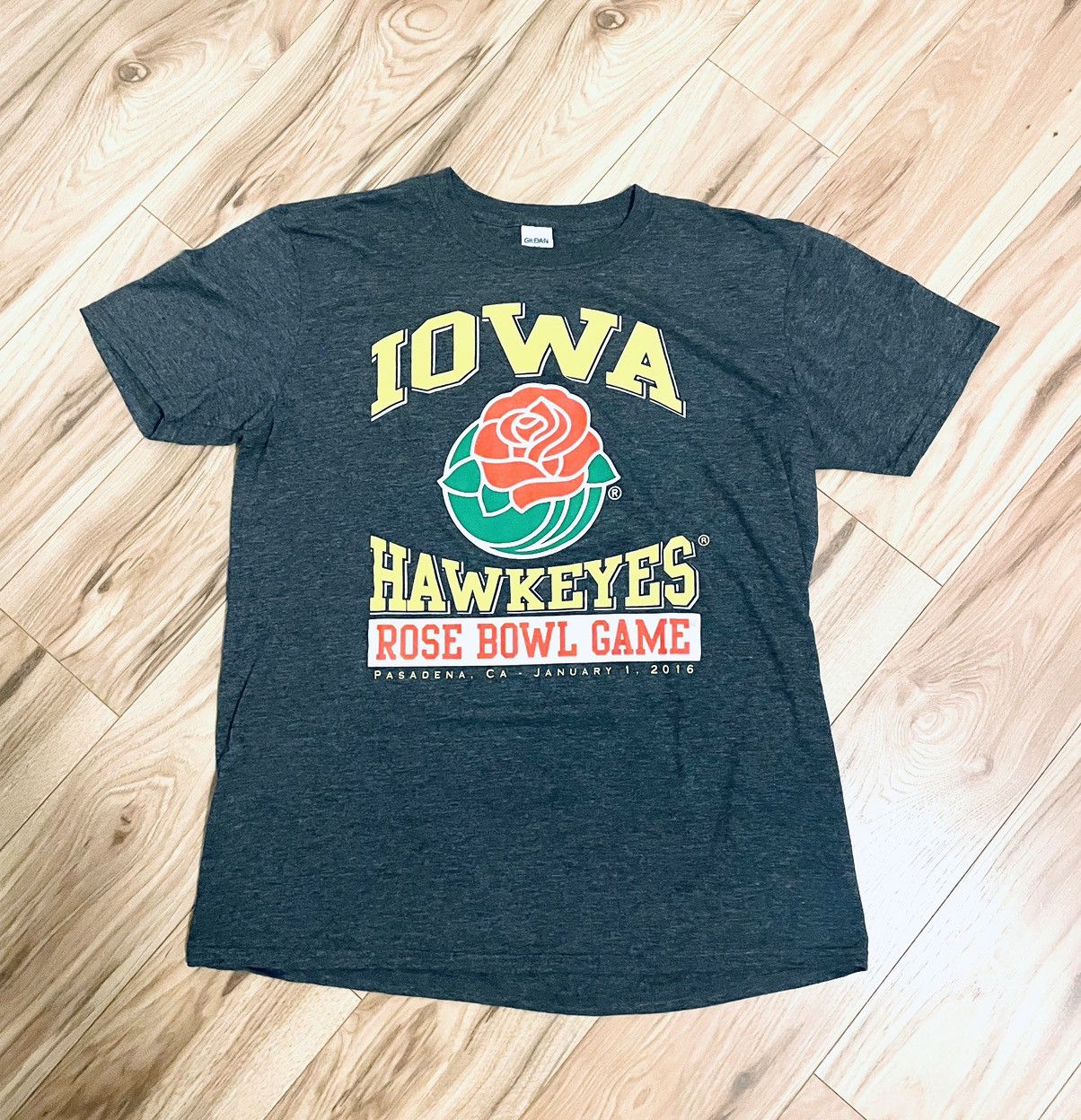 Gildan × Vintage Iowa Hawkeyes rosebowl shirt Size US L / EU 52-54 / 3 - 2 Thumbnail