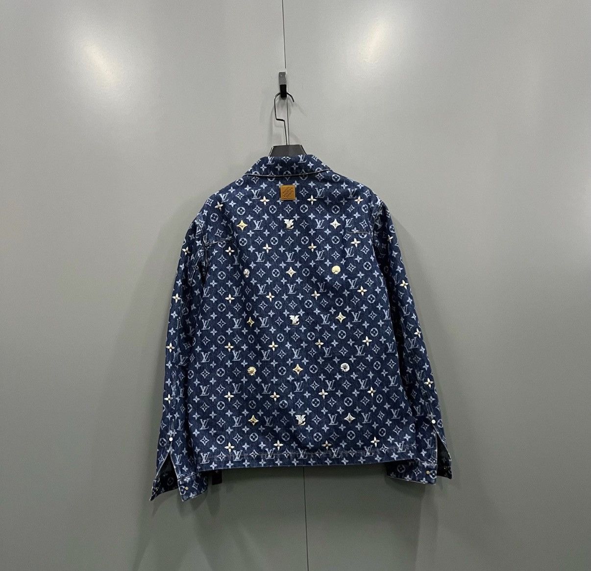 Louis Vuitton Louis Vuitton 26 Spring Collection Monogram Denim Jacket J41 Size US M / EU 48-50 / 2 - 2 Thumbnail