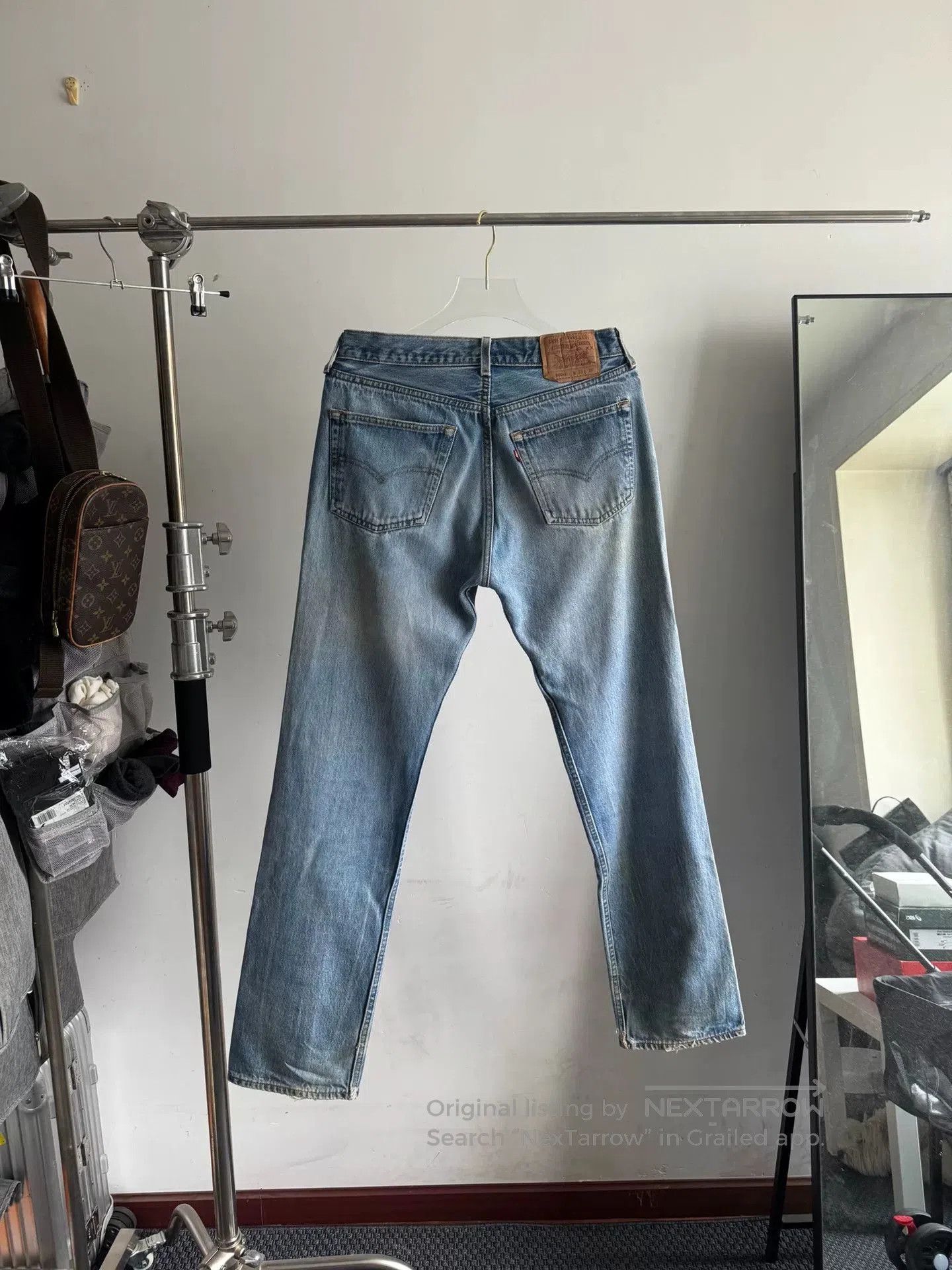 VINNY's Vintage Levi's 501 Distressed Denim Jeans. Size US 33 - 2 Thumbnail