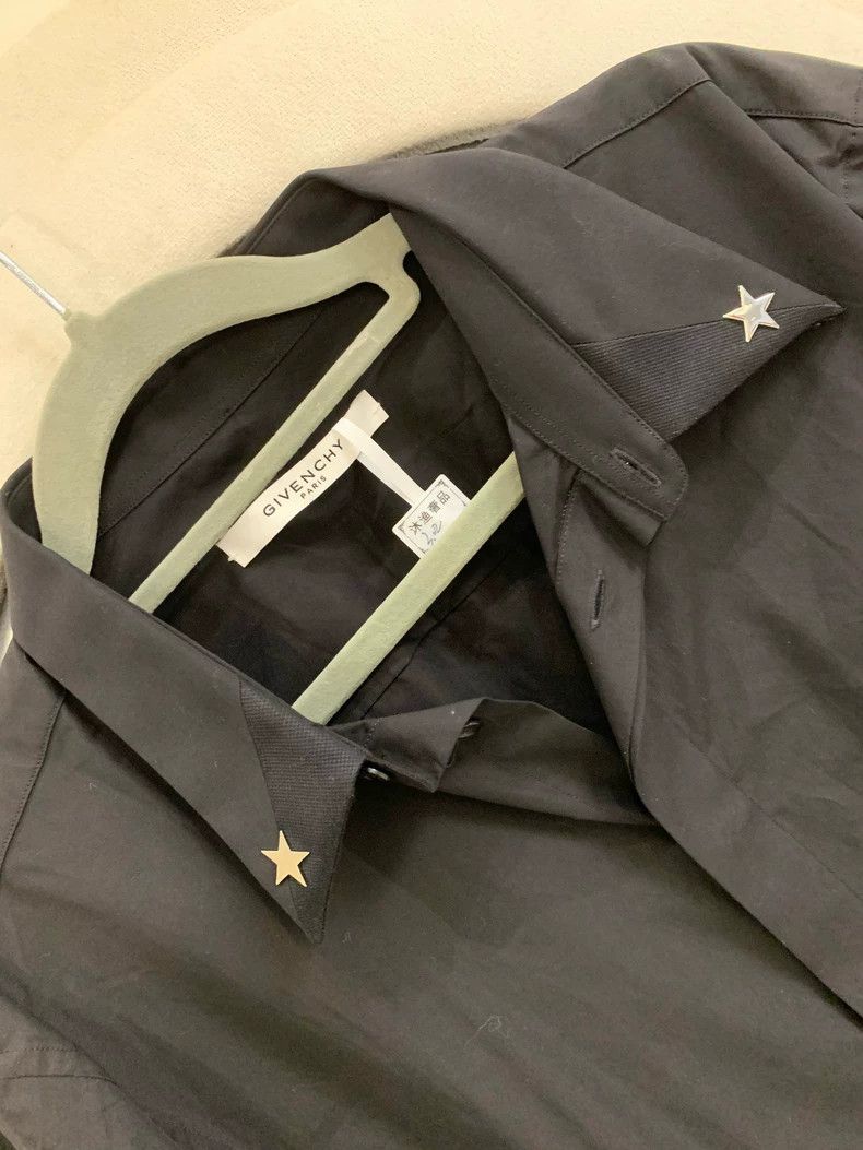 Givenchy Givenchy Long-sleeved shirt with a metal three-dimensional Size US L / EU 52-54 / 3 - 5 Thumbnail