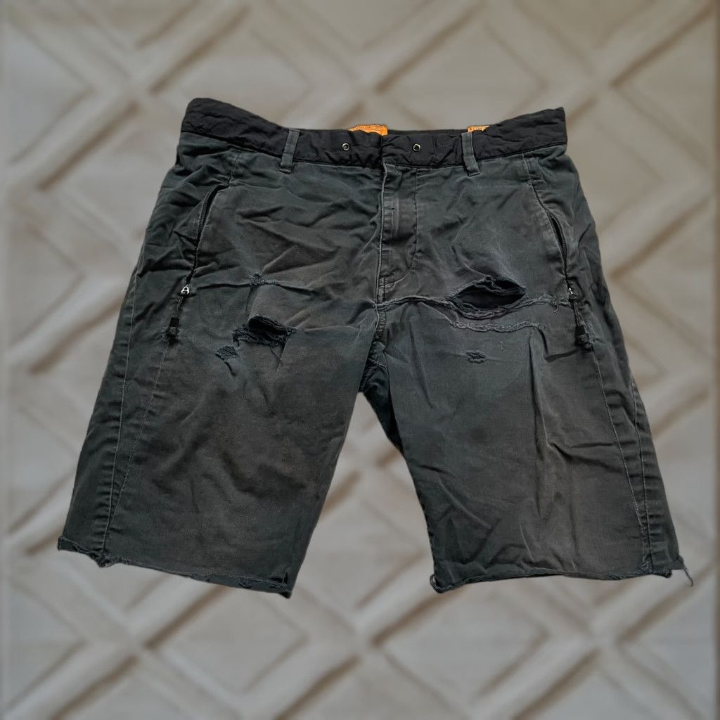 Timberland TIMBERLAND Bermuda Shorts Mens Black Dark Wash Denim Slim Streetwear 34x10 5-Pocket Distressed Outdoor Classic Mens Size US 34 / EU 50 - 1 Thumbnail