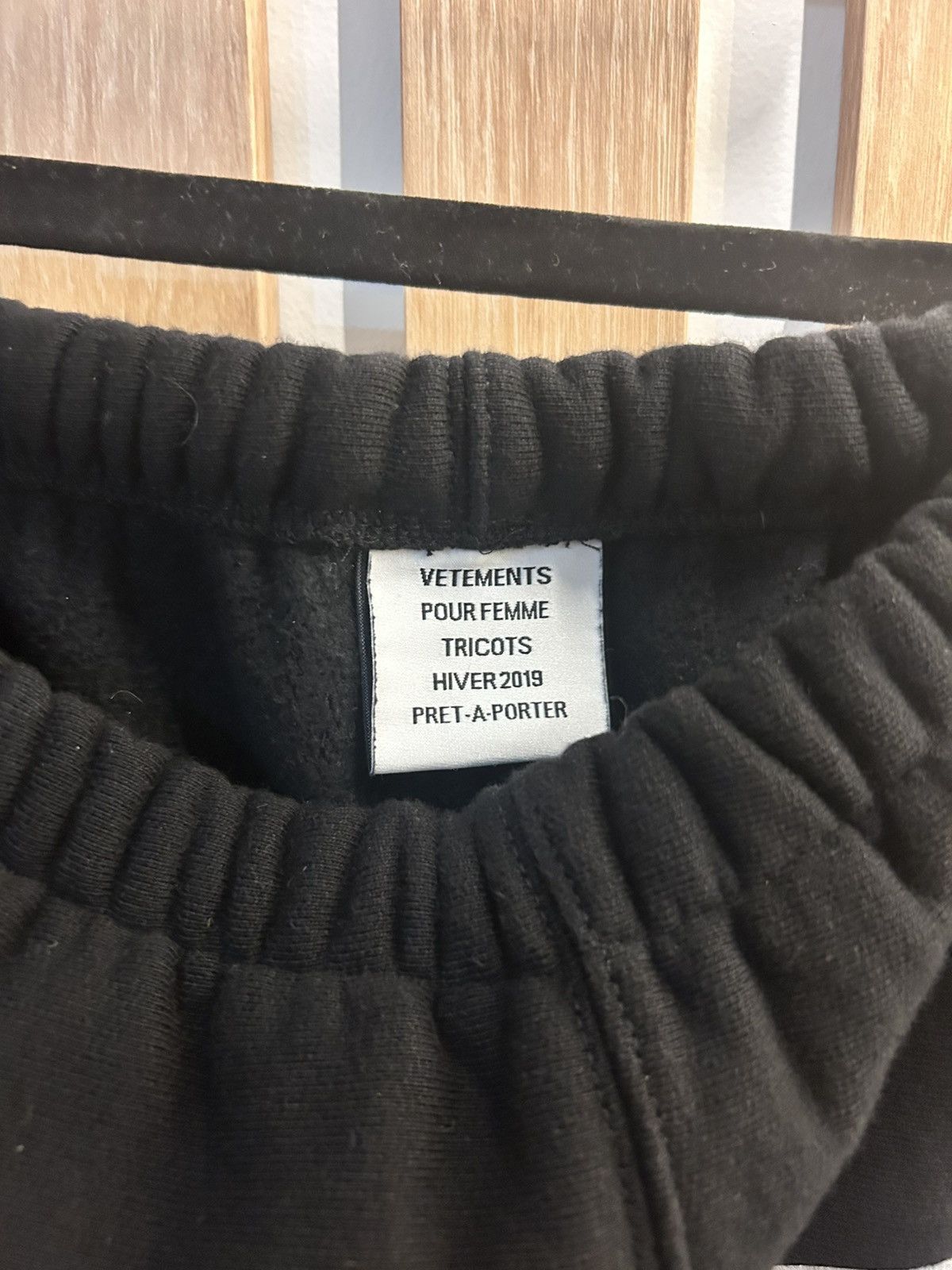 Pantalon VETEMENTS Logo Brodé – Noir超大 – Taille M – Coton – Occasion France
