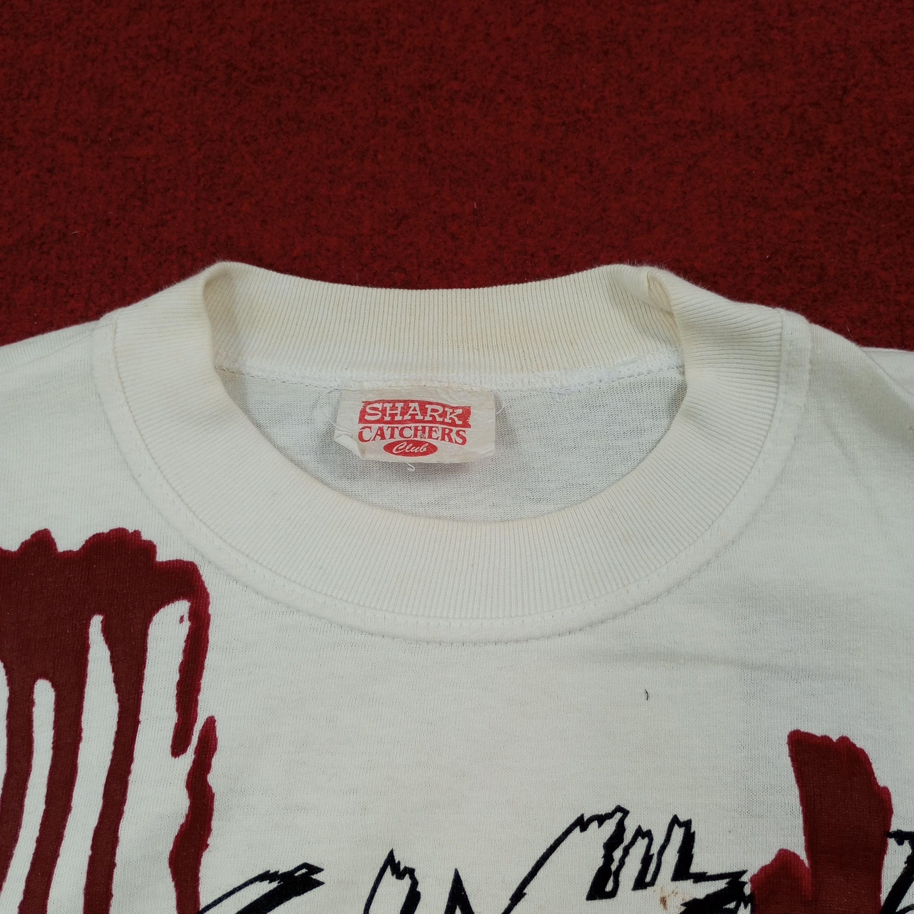 Vintage Shark Attack Shark Catchers Club Australia Vintage Tshirt Size US L / EU 52-54 / 3 - 9 Thumbnail