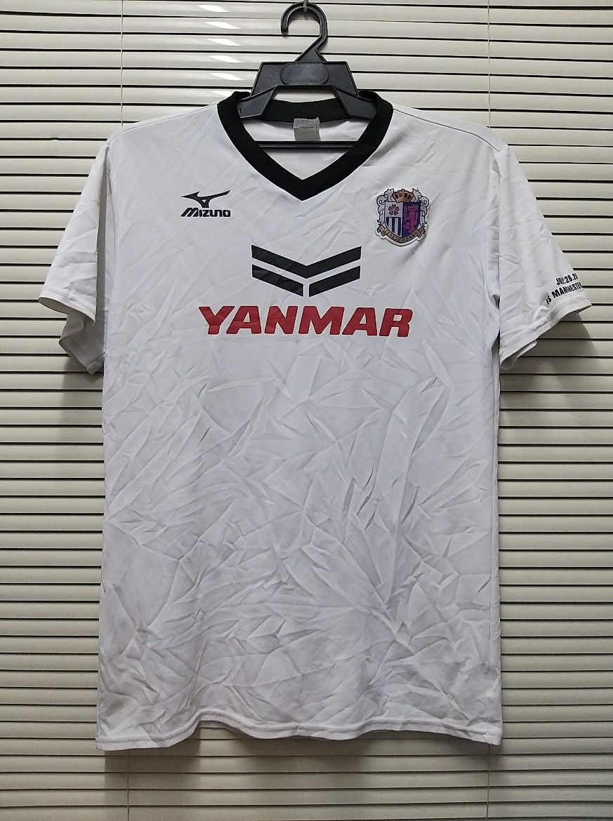 Mizuno CEREZO OSAKA VS MANCHESTER UNITED 2013 MIZUNO AWAY JERSEY Size US M / EU 48-50 / 2 - 1 Thumbnail
