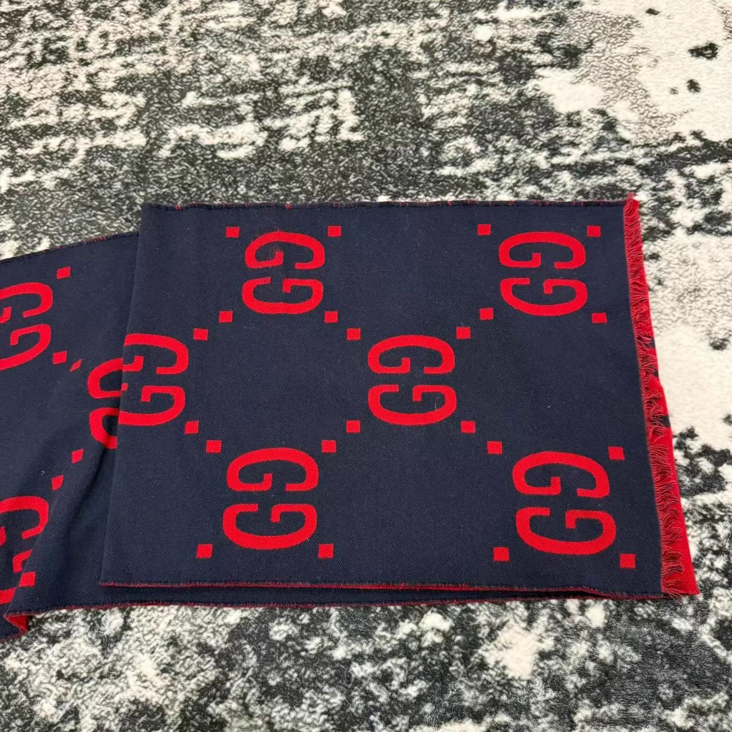 Gucci Gucci GG Red Wool Shawl Scarf Like New Size ONE SIZE - 4 Thumbnail