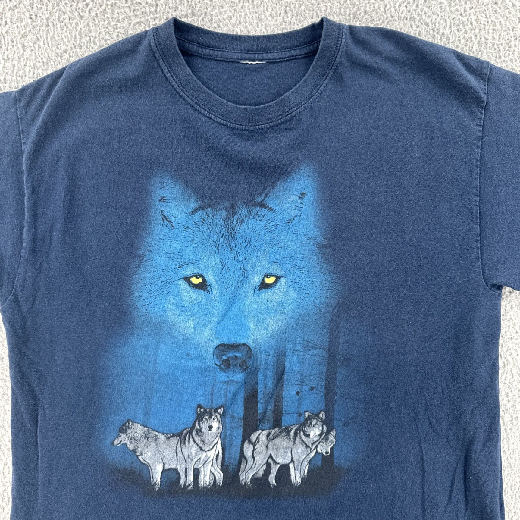 Vintage VINTAGE Wolf Graphic Print Blue Adult Medium Short Sleeve T Shirt 90s Y2K Tee Mens Size US M / EU 48-50 / 2 - 5 Thumbnail