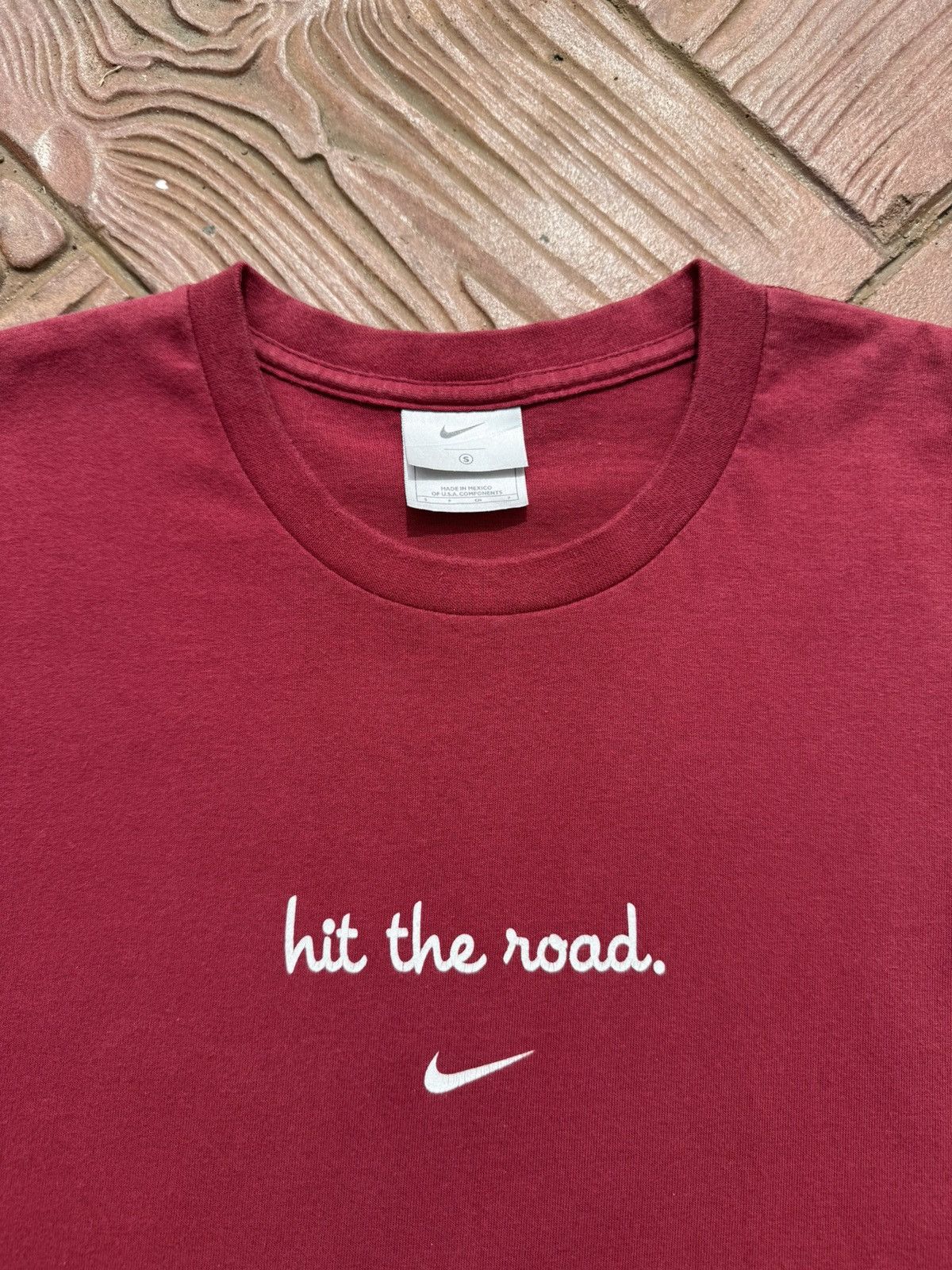 Nike Vintage Y2K Nike "hit the road" Center Swoosh Honolulu Tee Size US M / EU 48-50 / 2 - 3 Thumbnail