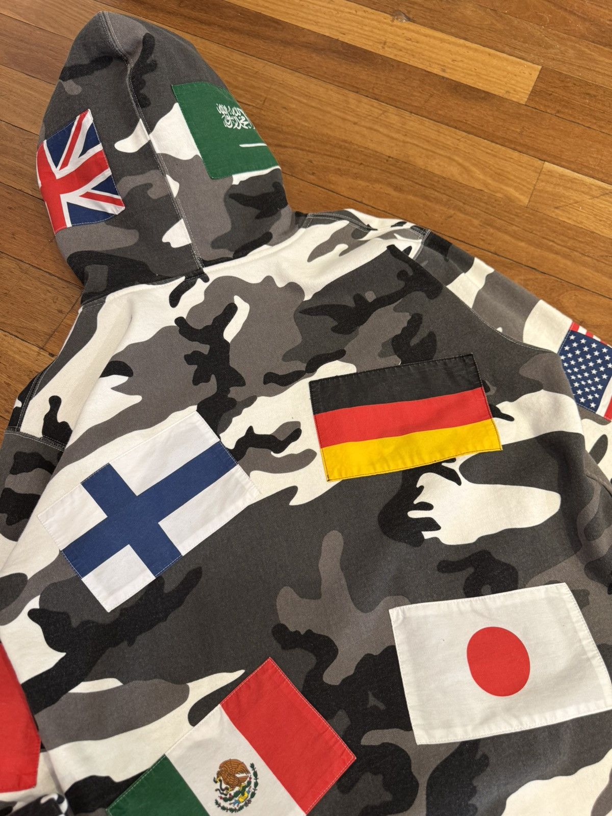 Supreme Supreme Flags Snow Camo Hoodie Size US XL / EU 56 / 4 - 10 Thumbnail