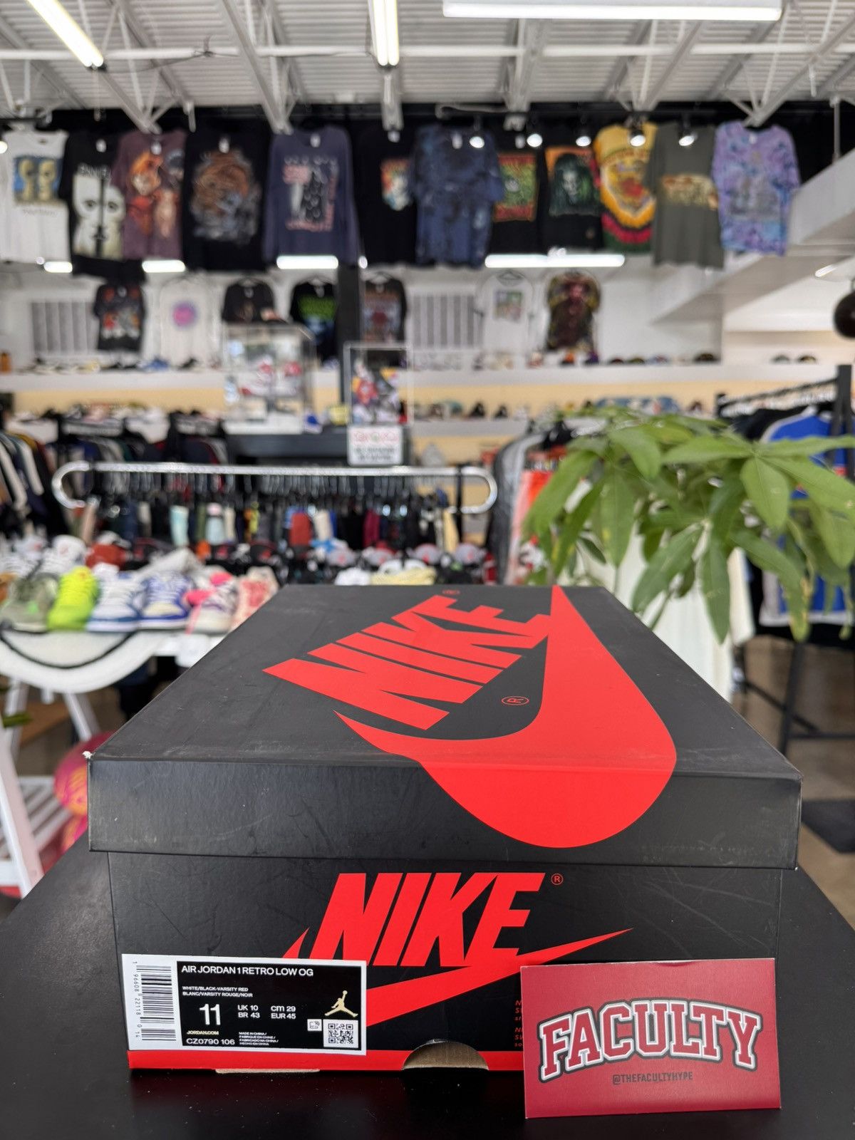 Jordan Brand Air Jordan 1 Spider-Man into the Spider-Verse Size. 11(2023) Size US 11 / EU 44 - 12 Thumbnail
