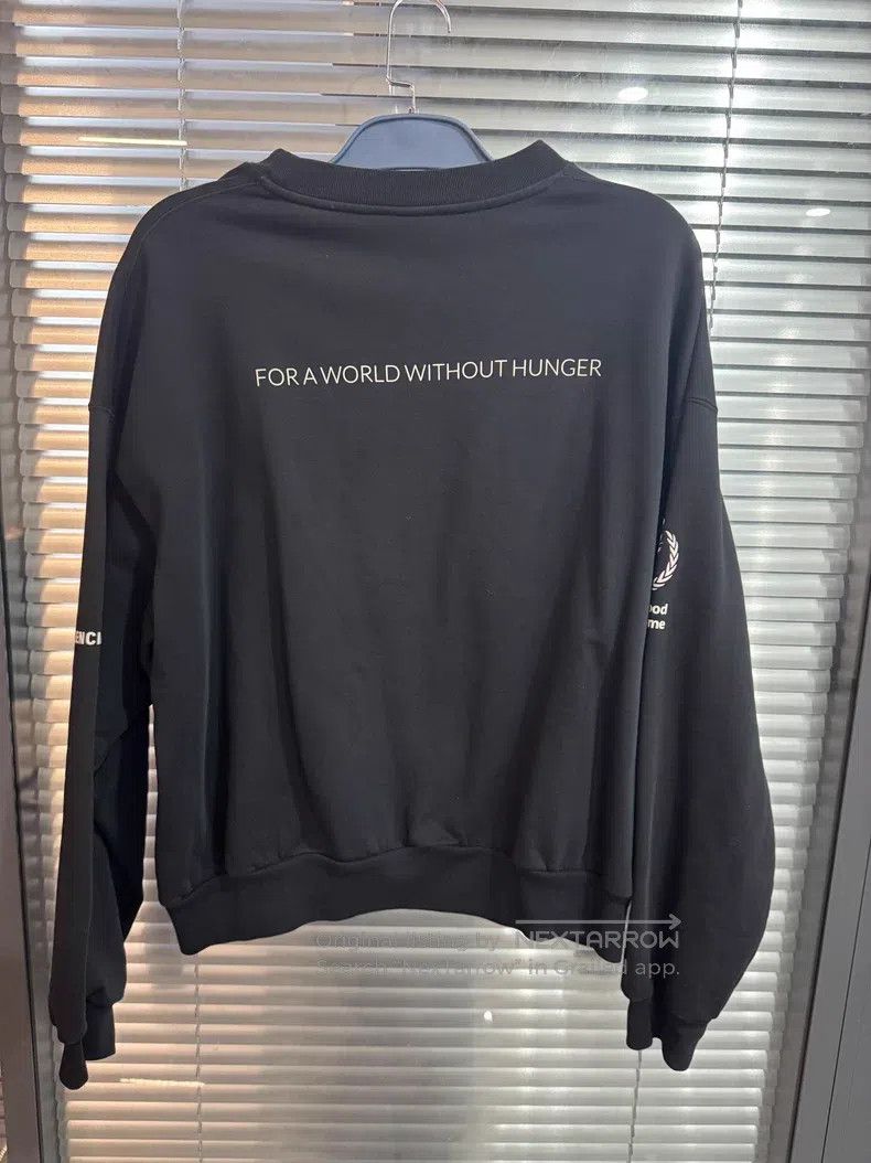 Balenciaga Balenciaga Solid Color Letter Logo Printed Round Neck Loos Size US S / EU 44-46 / 1 - 2 Thumbnail