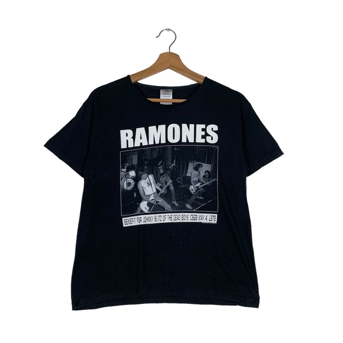 Band Tees Y2K The Ramones Johnny Blitz the dead boys Tee #0339-C16 Size US L / EU 52-54 / 3 - 1 Thumbnail