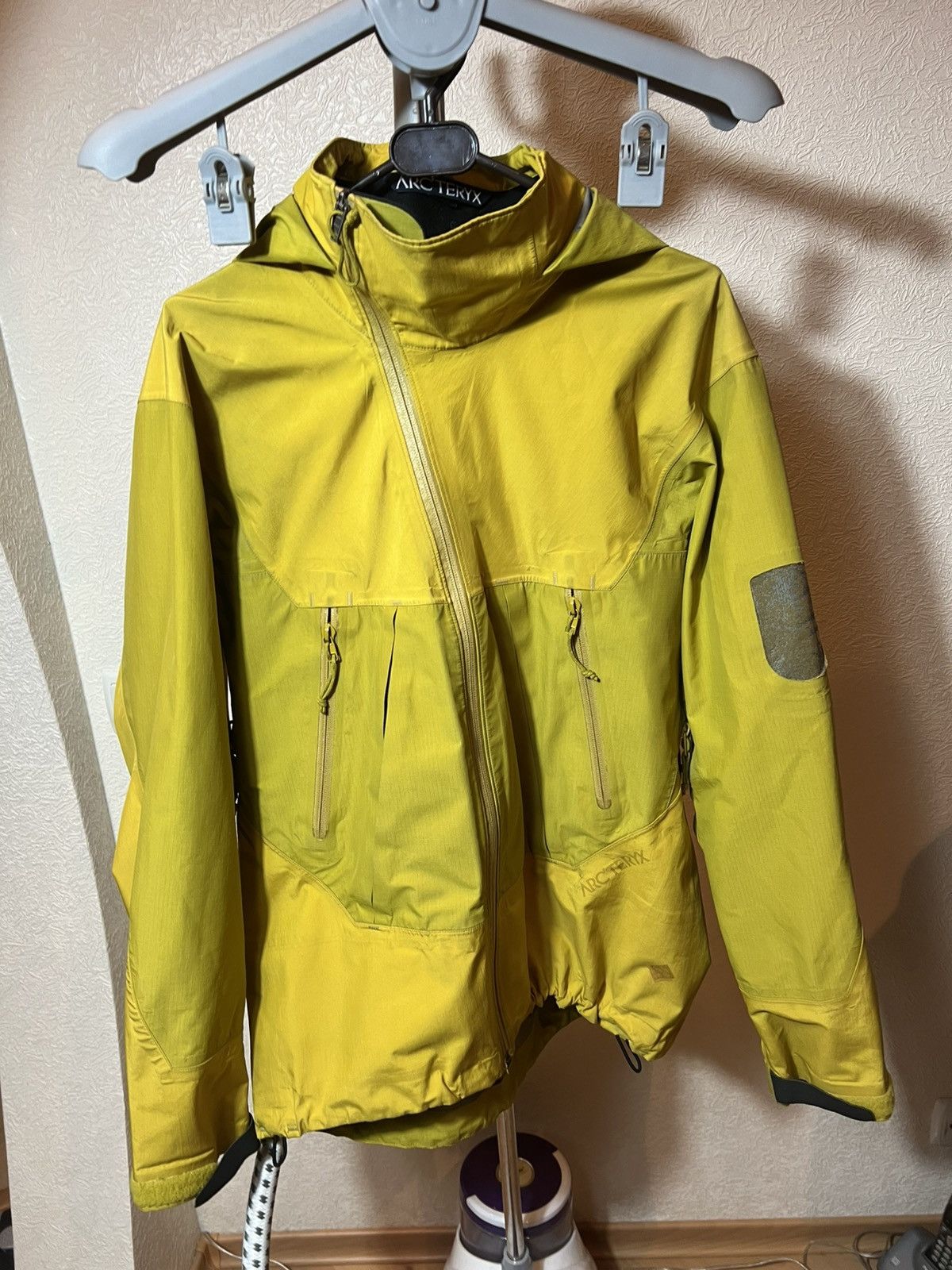 Arc'teryx Arc’teryx Gore-Tex Jacket yellow Size US M / EU 48-50 / 2 - 1 Thumbnail