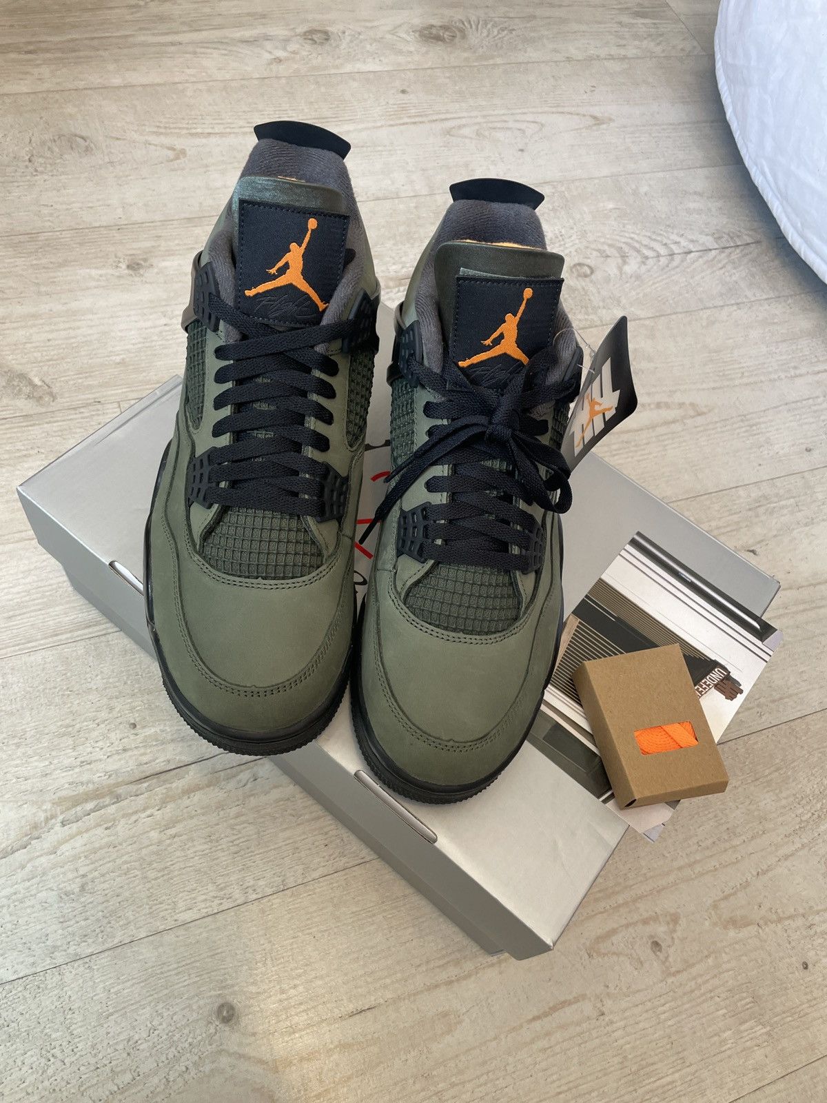Jordan Brand × Undefeated Air Jordan 4 Retro “Undefeated” – Size 44 EU / 10 US Size US 11 / EU 44 - 4 Thumbnail
