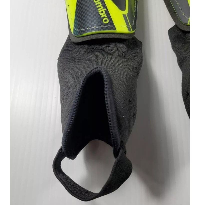 Umbro Umbro Jr Stirrup Soccer Shinguards 4' 7"- 5' 3" New Soccer Size ONE SIZE - 2 Thumbnail