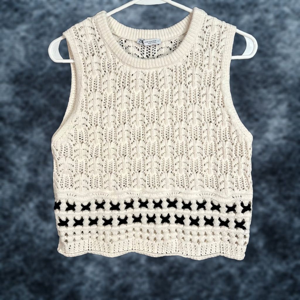 Zara VINTAGE Zara Womens Small White Sleeveless Knit Crochet Tank Top W/ Black Accents Size S / US 4 / IT 40 - 1 Thumbnail