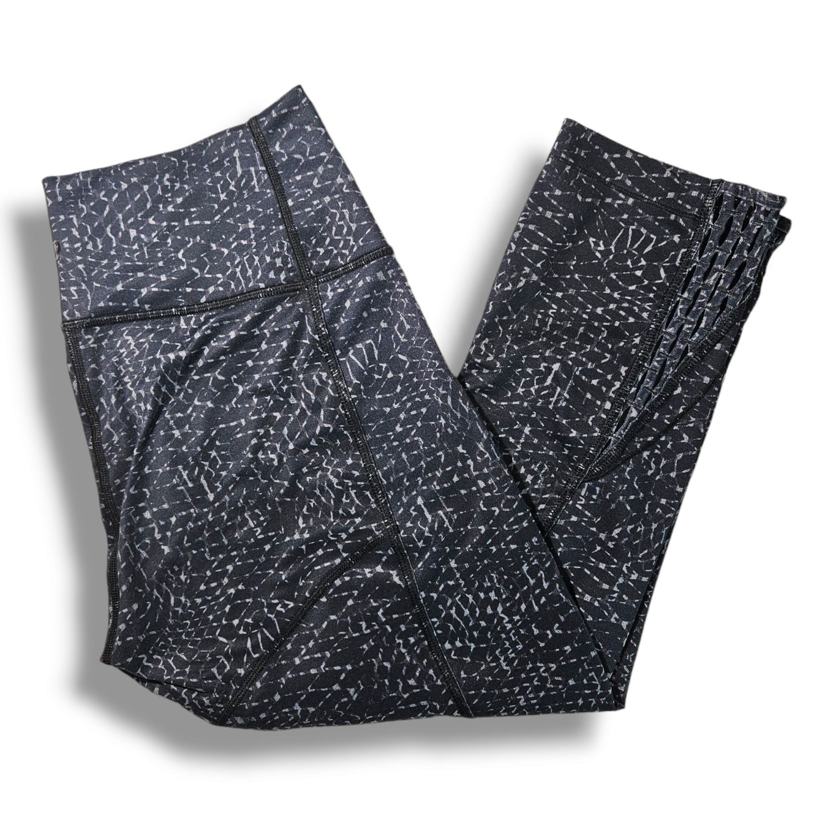 Lululemon EUC Lululemon True Self Crop II Pants Sz. 6 Battleship Black Size 28" / US 6 / IT 42 - 2 Thumbnail