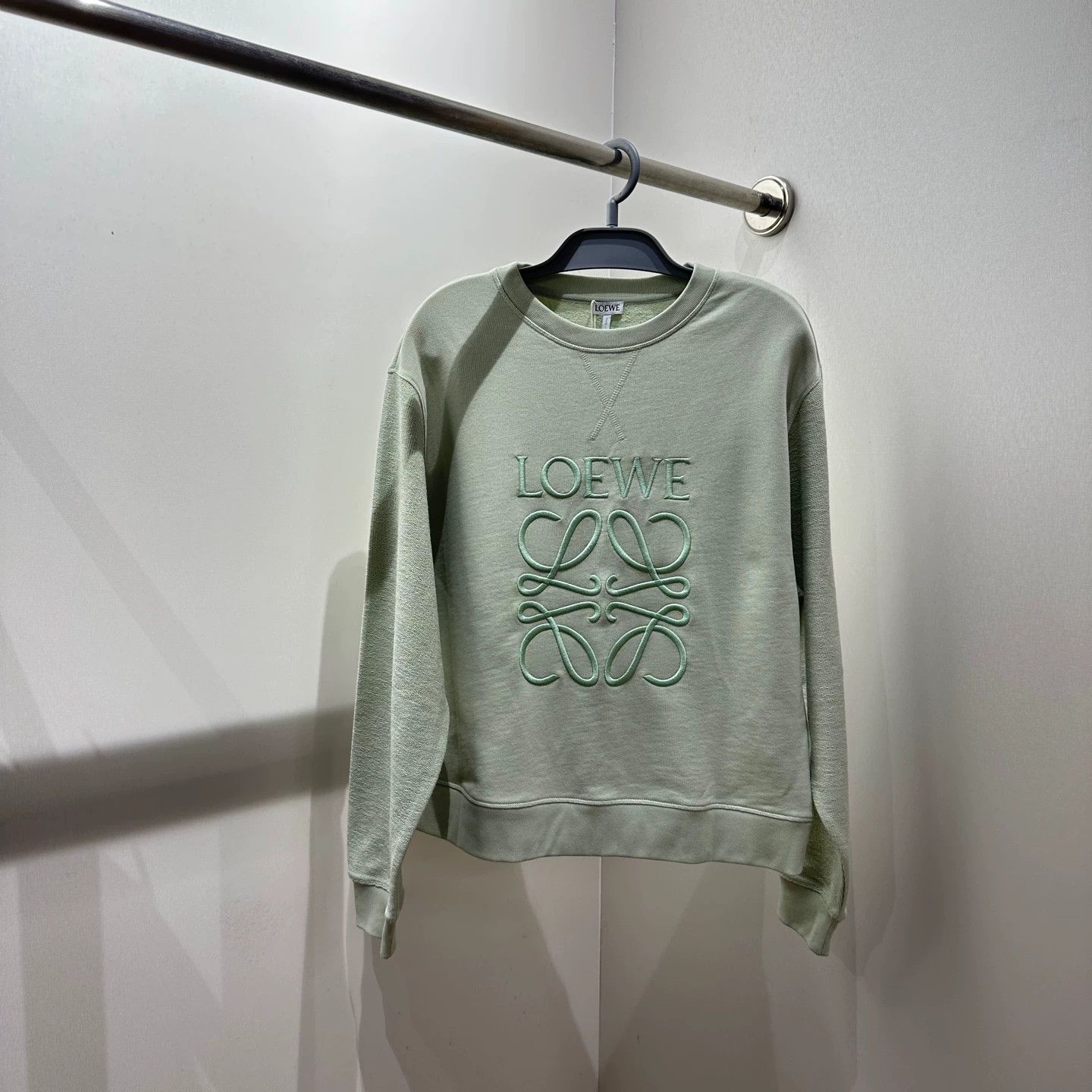 Loewe Loewe apr377 Logo Embroidered Sweatshirt M Size M / US 6-8 / IT 42-44 - 1 Thumbnail