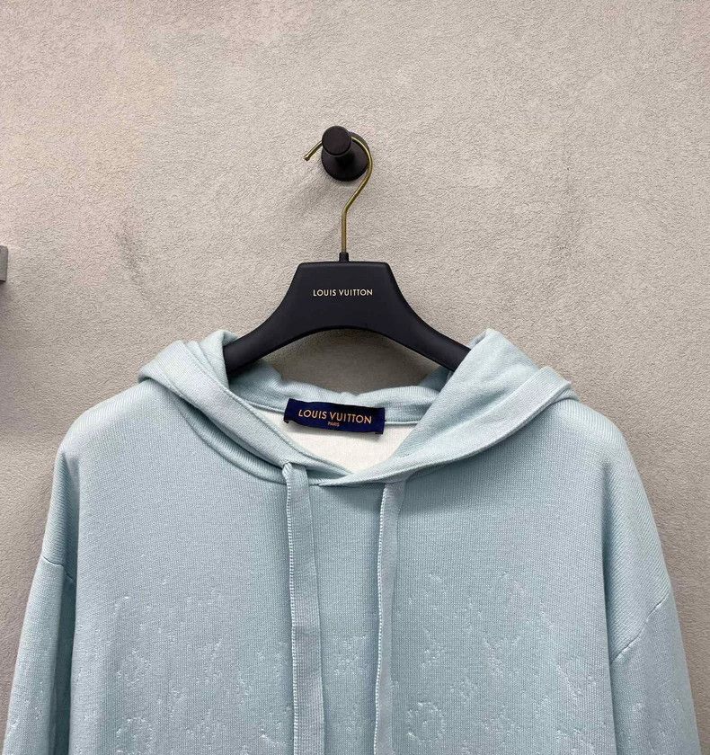 Louis Vuitton Louis Vuitton Gradient logo blue sweatshirt Size US M / EU 48-50 / 2 - 4 Thumbnail