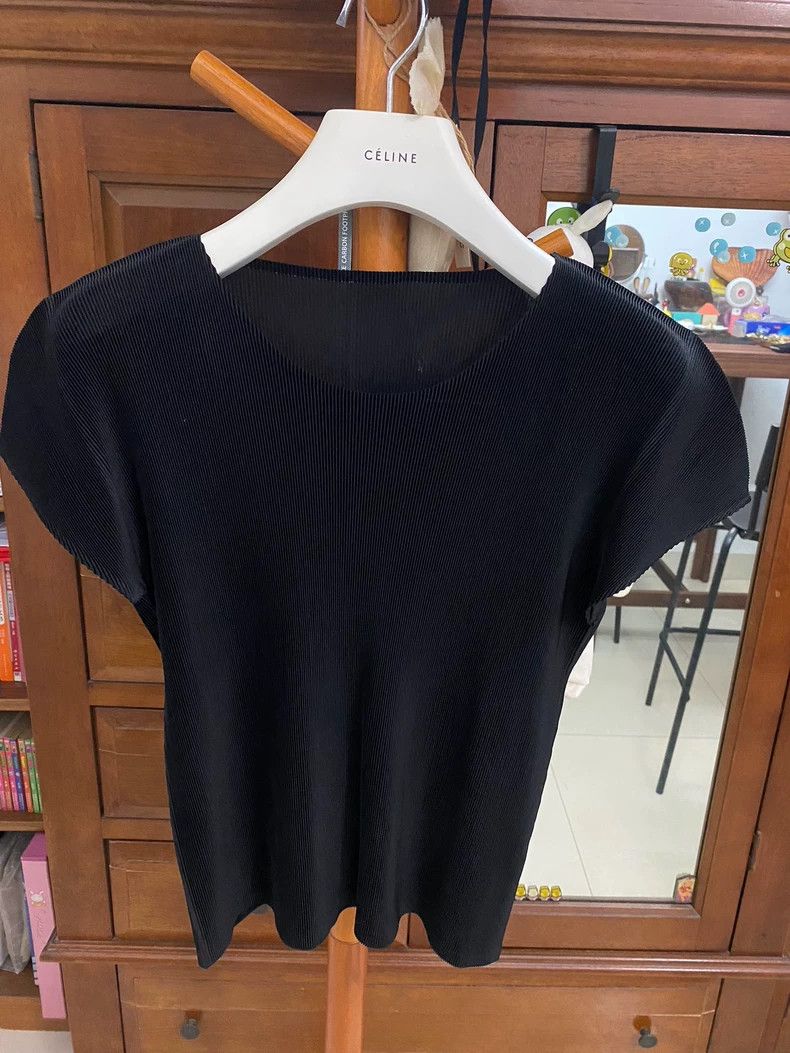 Issey Miyake Issey Miyake Black pleated short-sleeved shirt Size L / US 10 / IT 46 - 1 Thumbnail