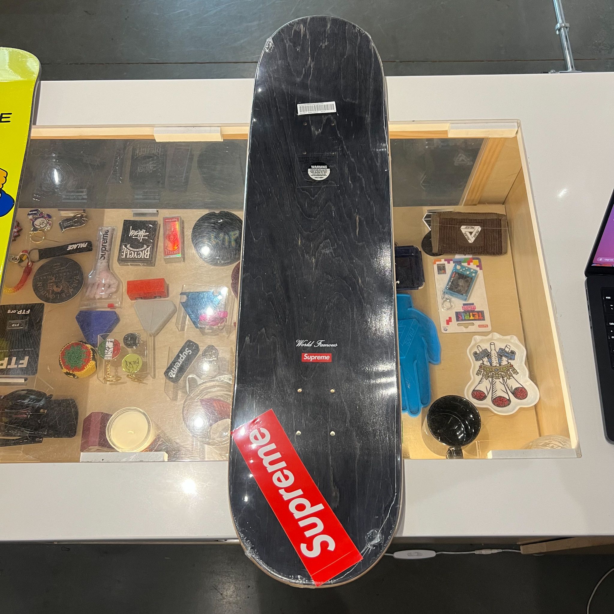 Supreme Supreme Strawberries Skateboard Deck Size ONE SIZE - 3 Thumbnail