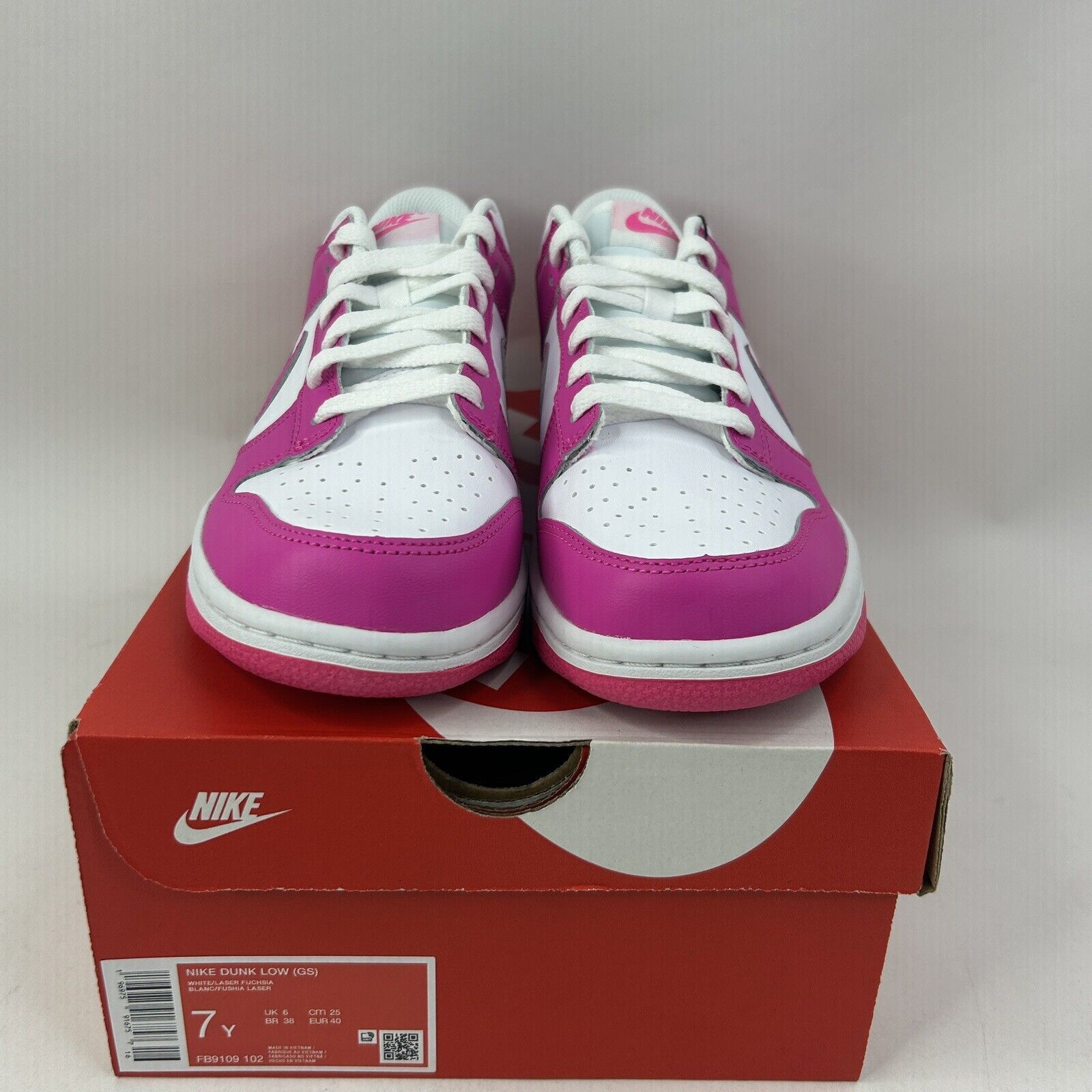 Nike Nike Dunk Low GS “Laser Fuchsia/Barbie” 2024 Size US 8.5 / IT 38.5 - 7 Thumbnail